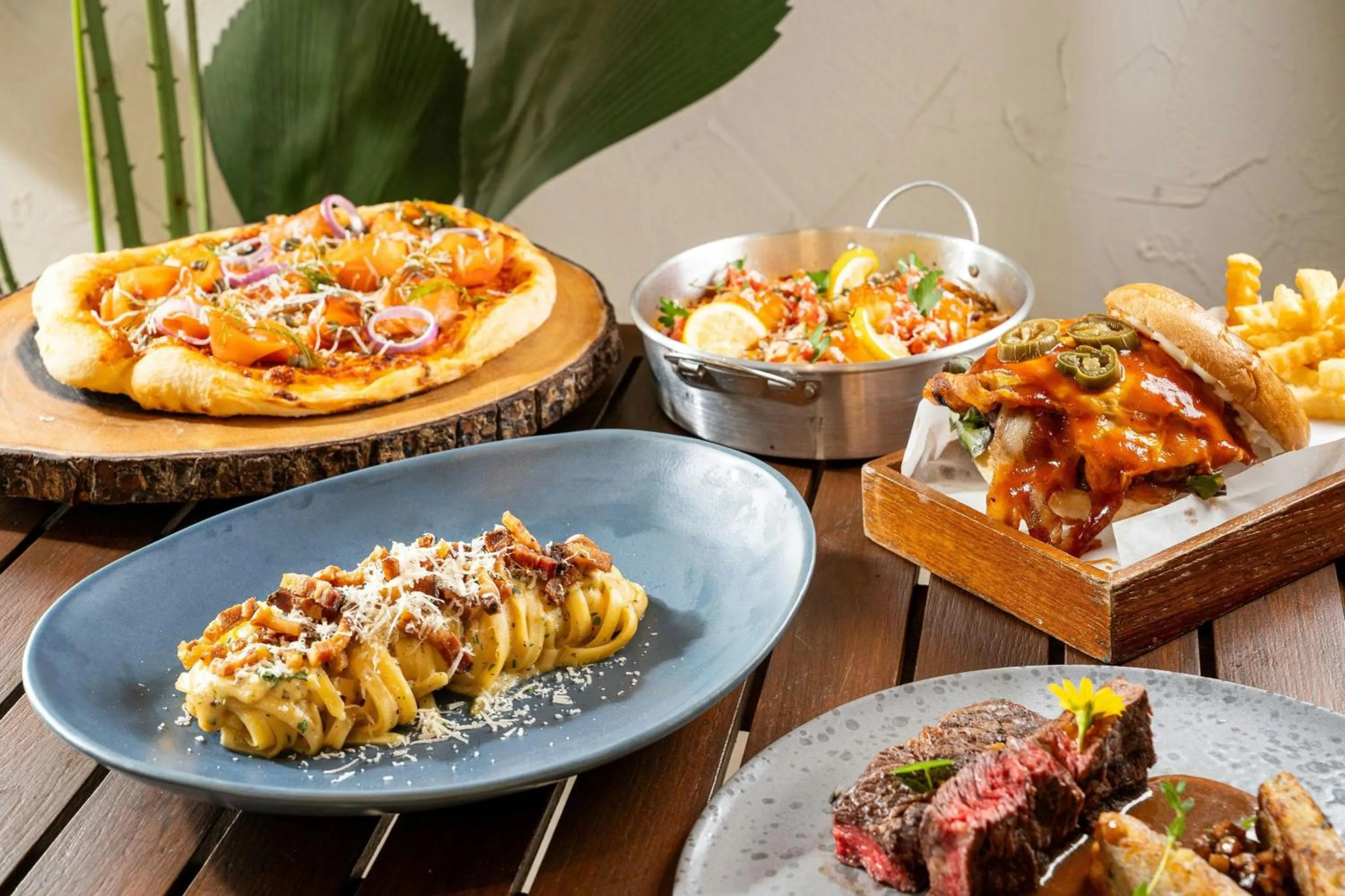 Restaurant/places to eat in Renaissance Phuket Resort & Spa