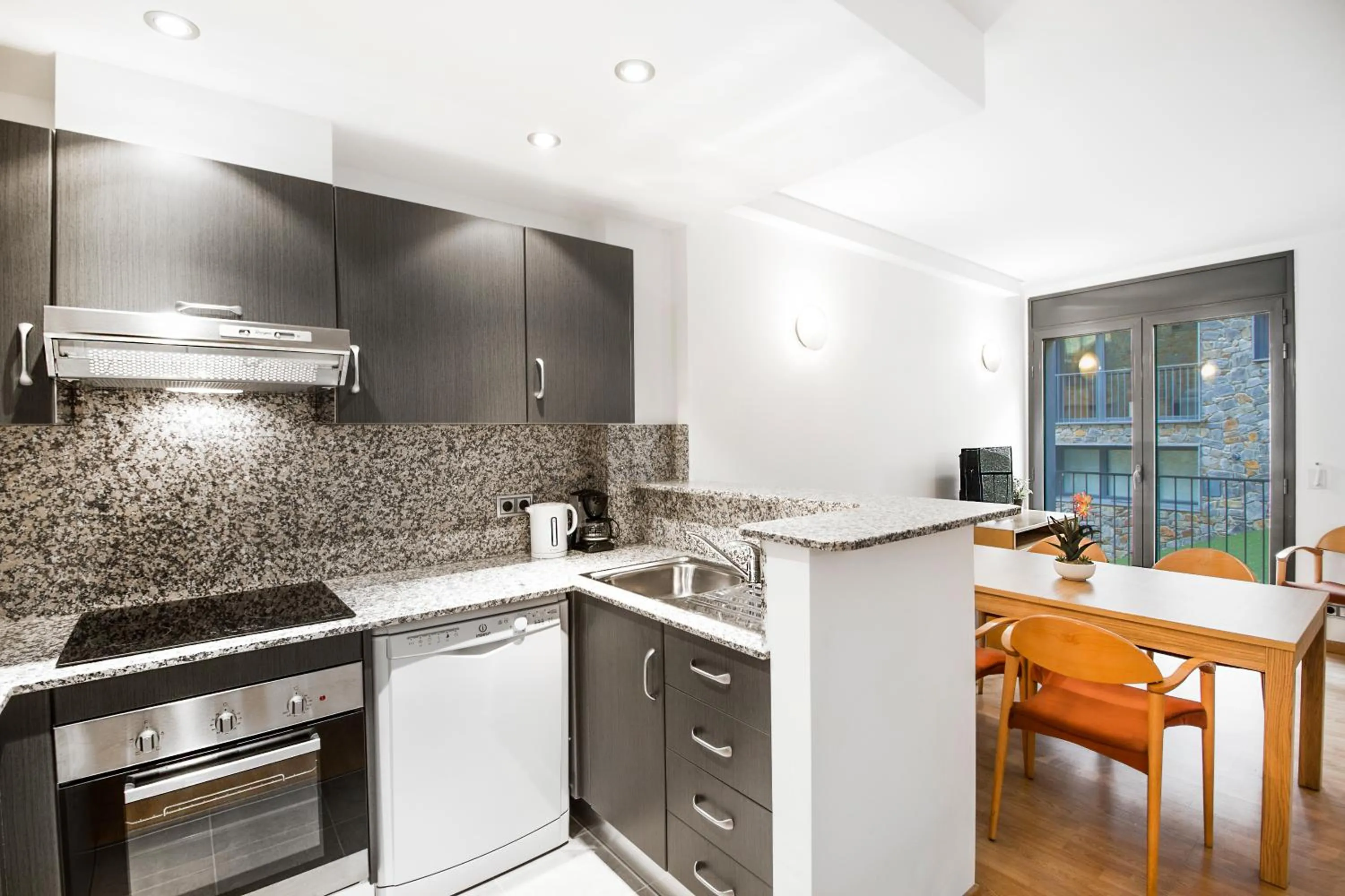Kitchen or kitchenette in Font del Ferro Apartments