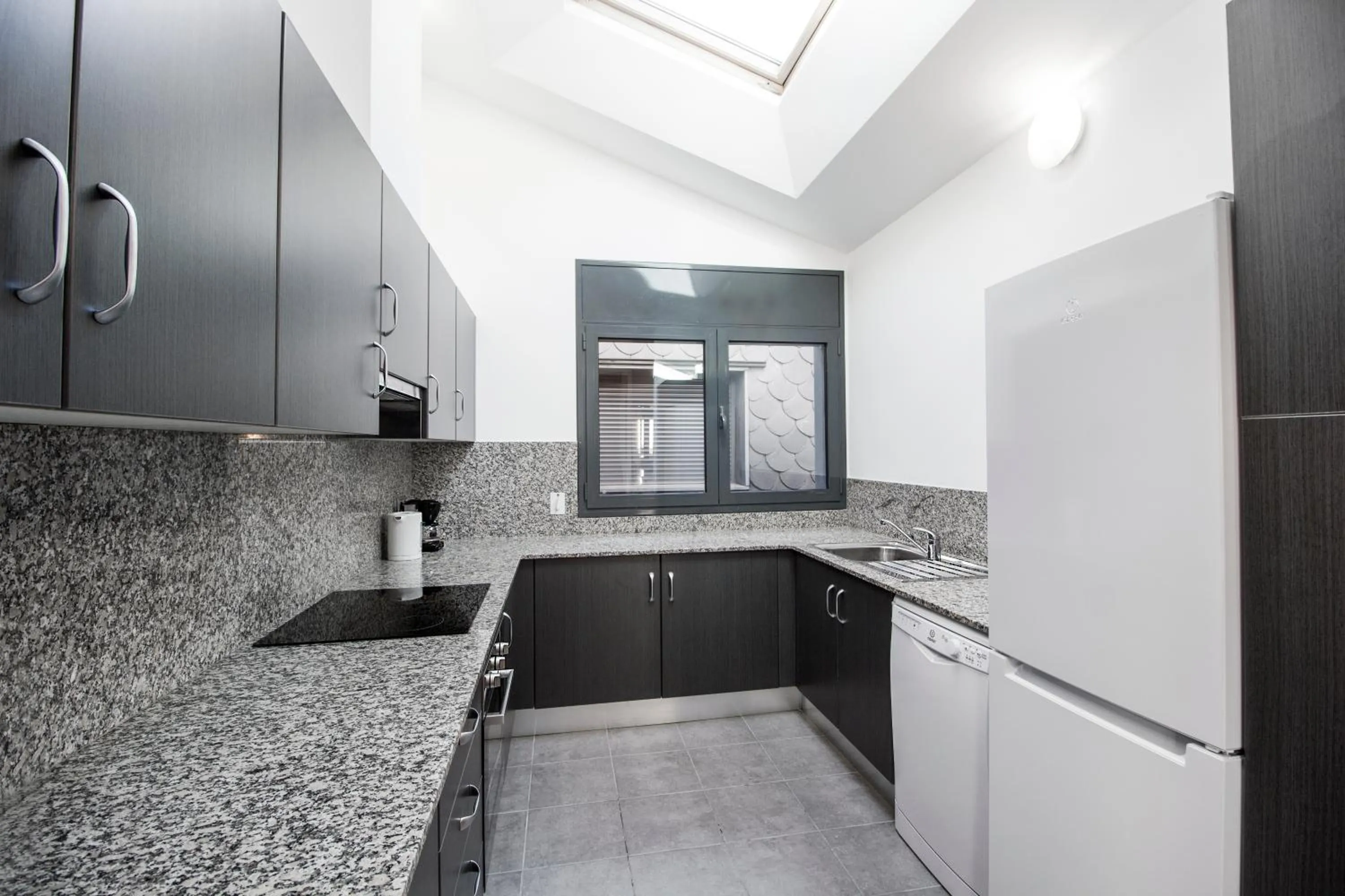 Kitchen or kitchenette in Font del Ferro Apartments