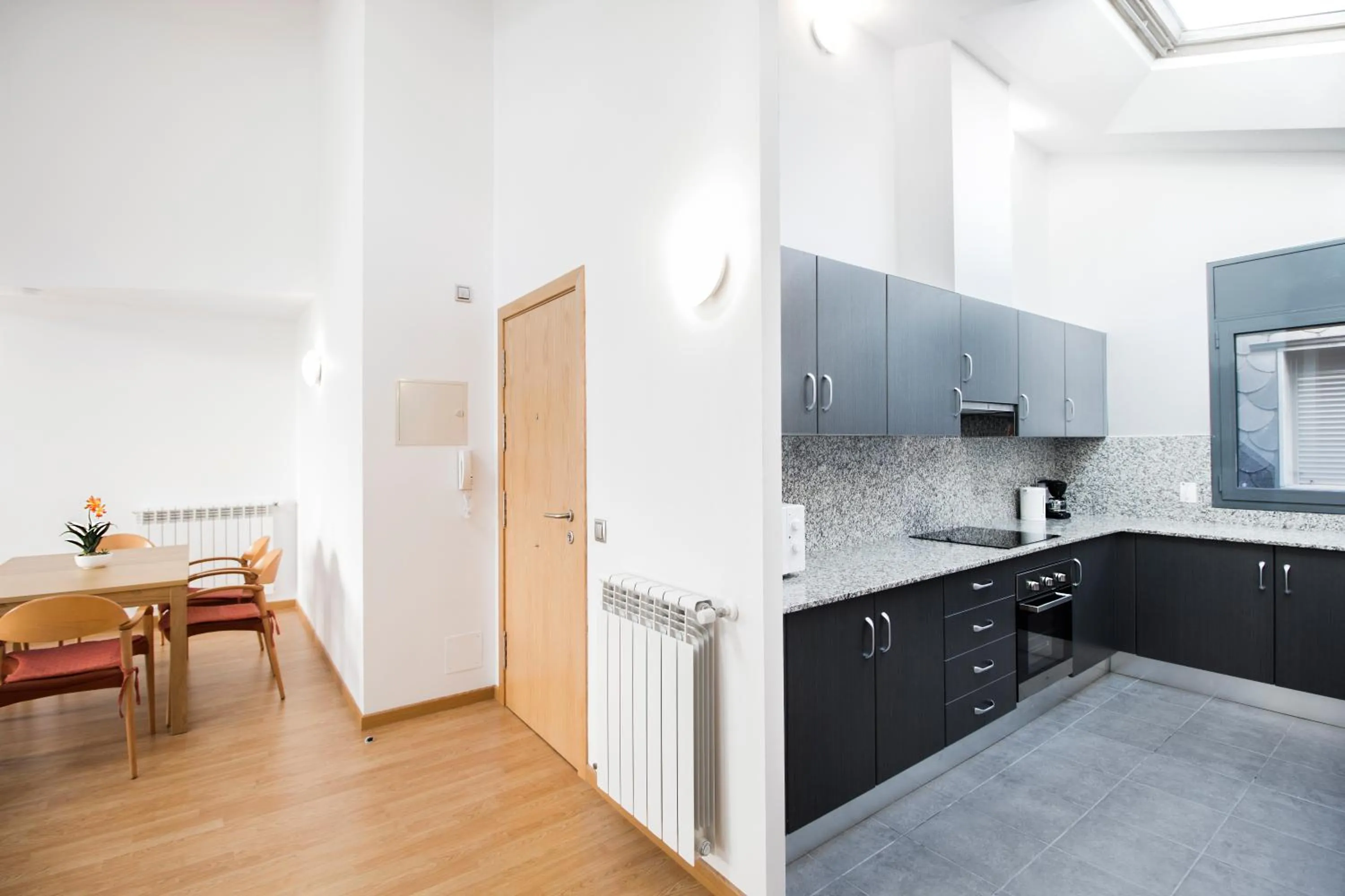 Kitchen or kitchenette in Font del Ferro Apartments