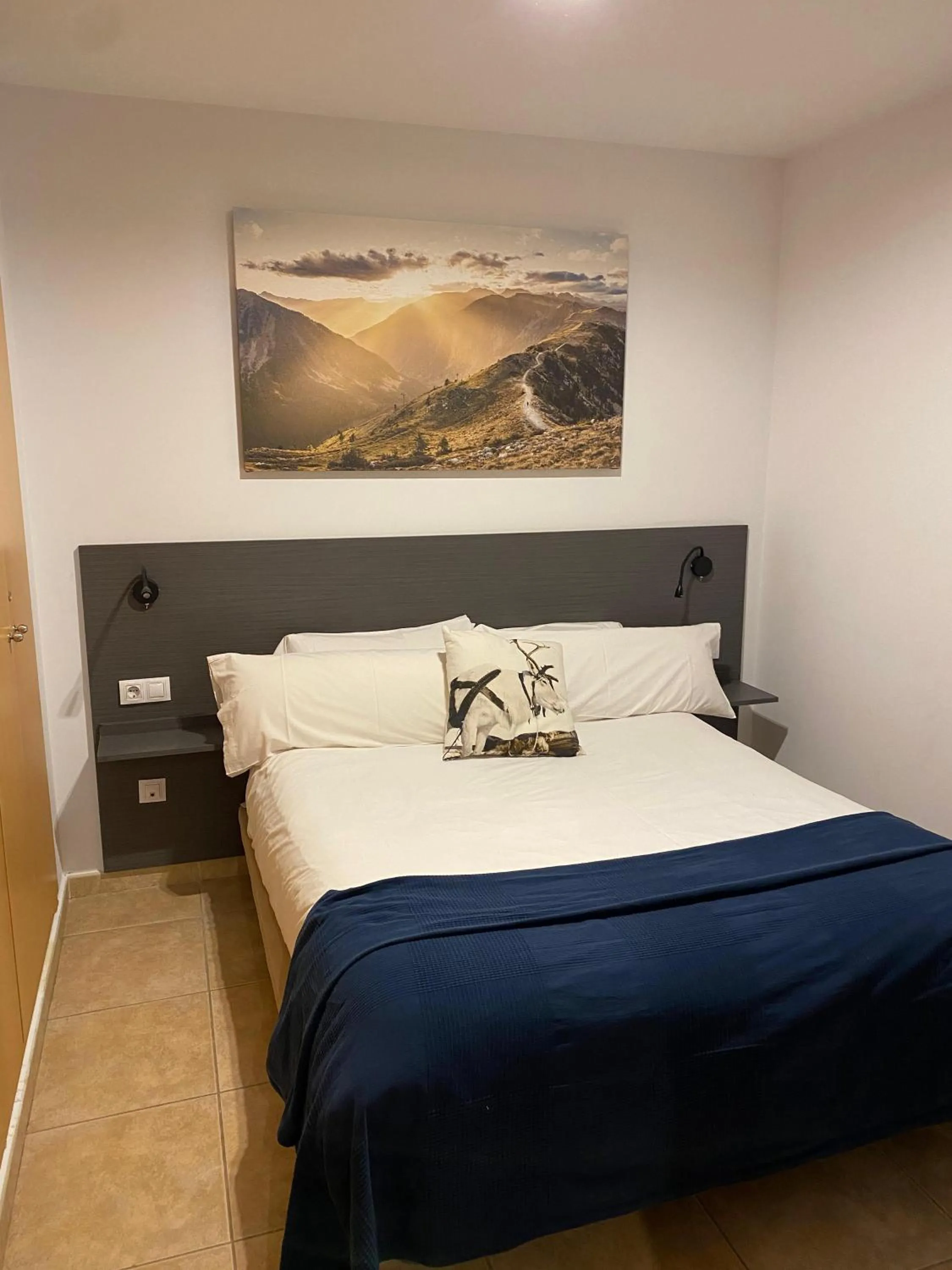 Bed in Font del Ferro Apartments