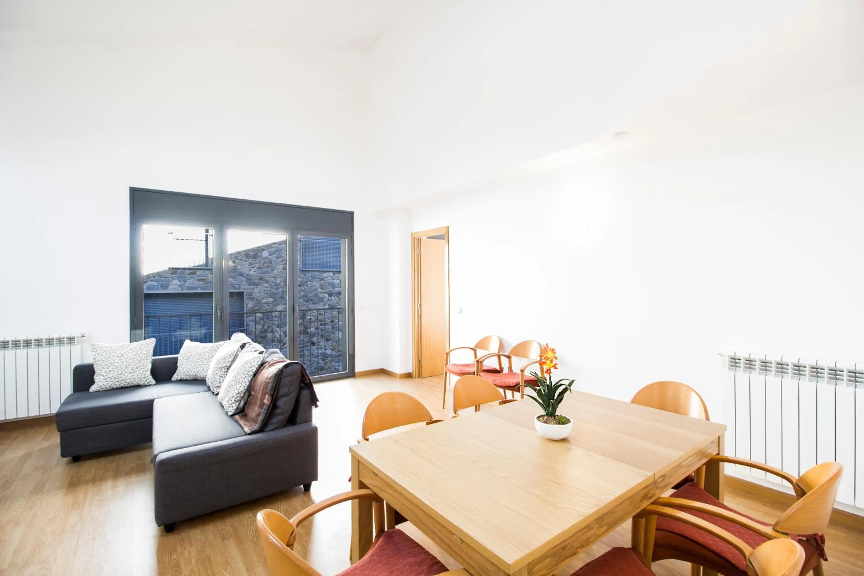 Dining area in Font del Ferro Apartments