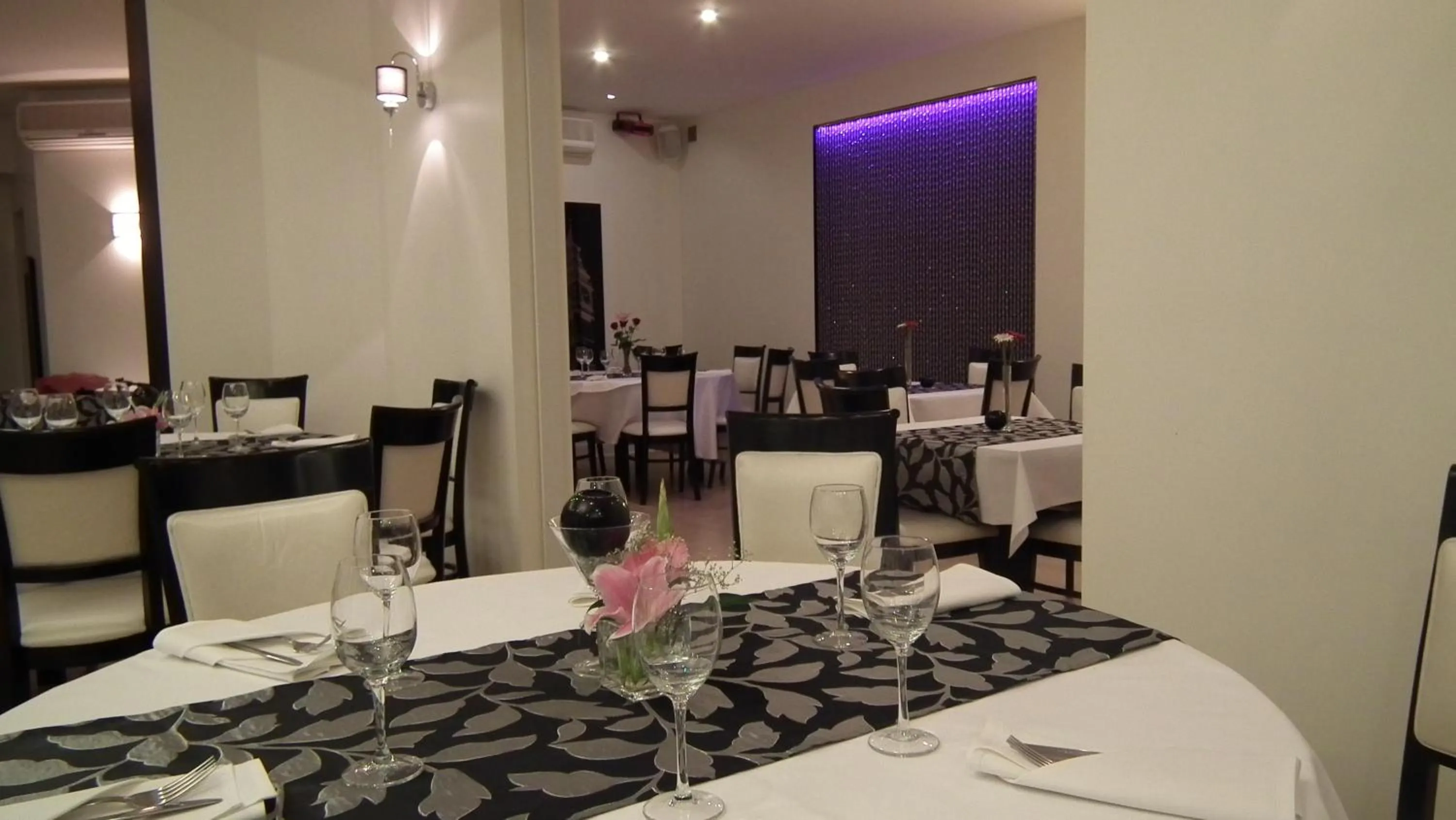 Restaurant/places to eat in Hotel & Restauracja Glass