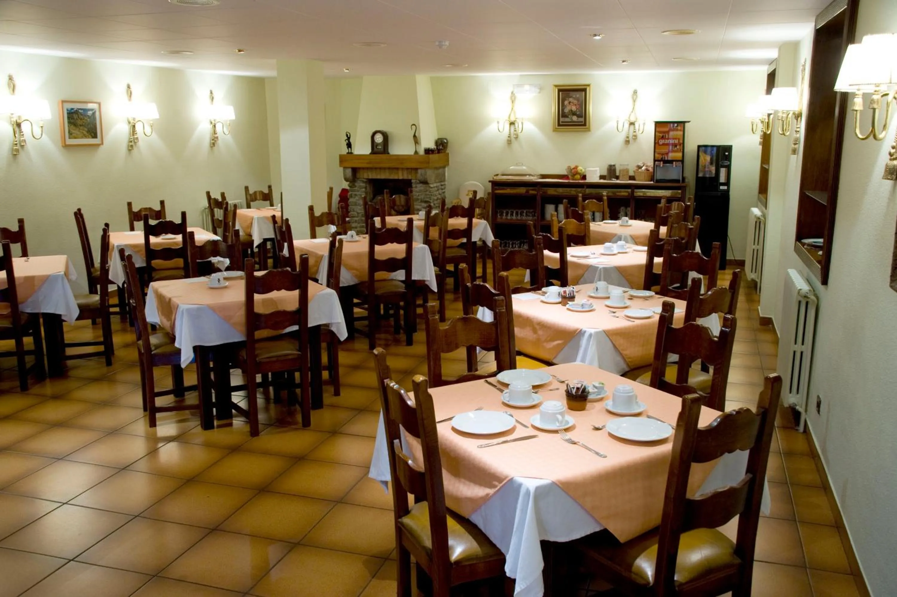 Restaurant/places to eat in Hotel Santa Bàrbara De La Vall D'ordino