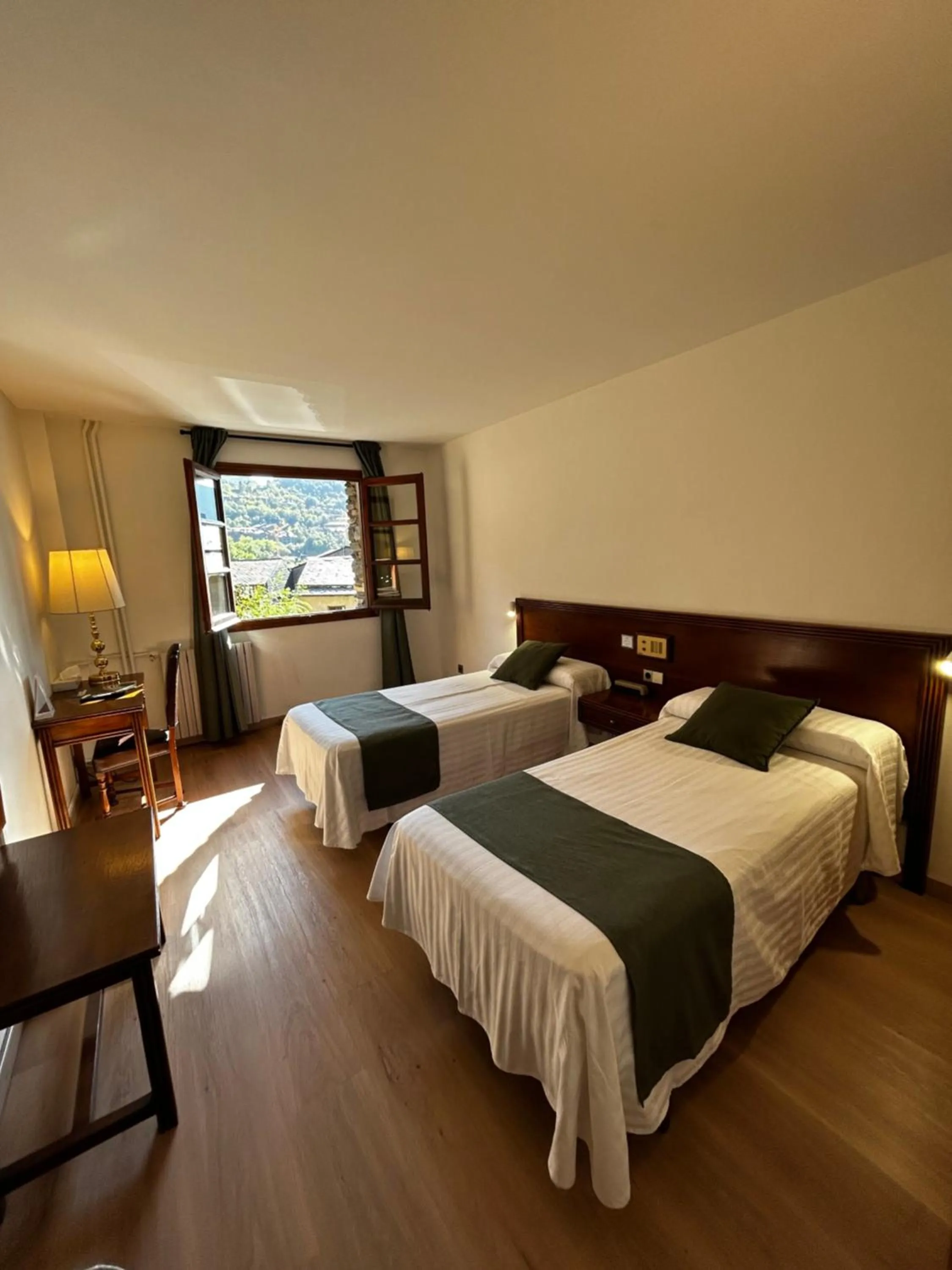 Bedroom, Bed in Hotel Santa Bàrbara De La Vall D'ordino