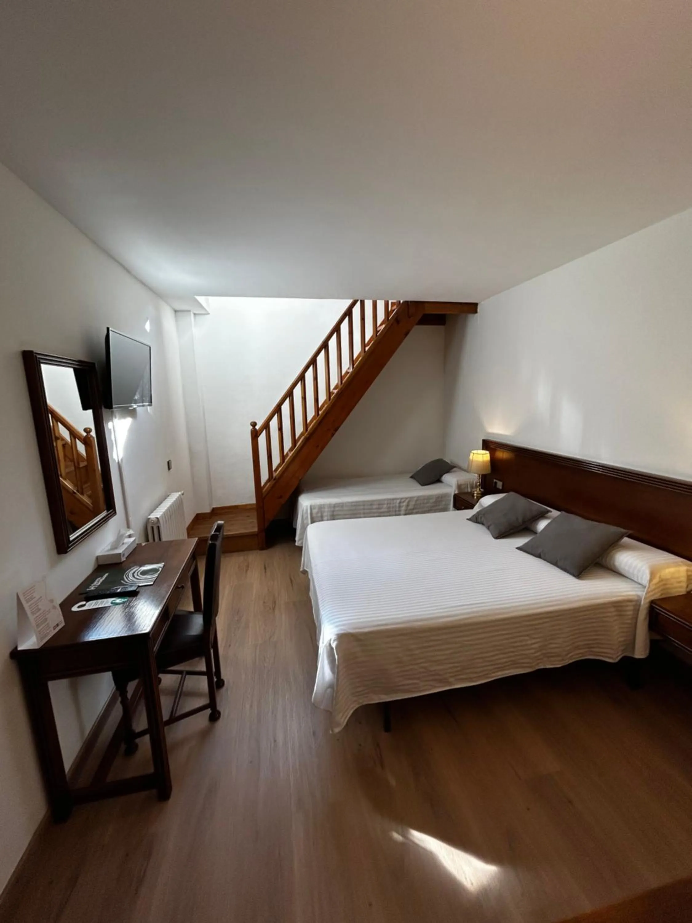 Bedroom, Bed in Hotel Santa Bàrbara De La Vall D'ordino