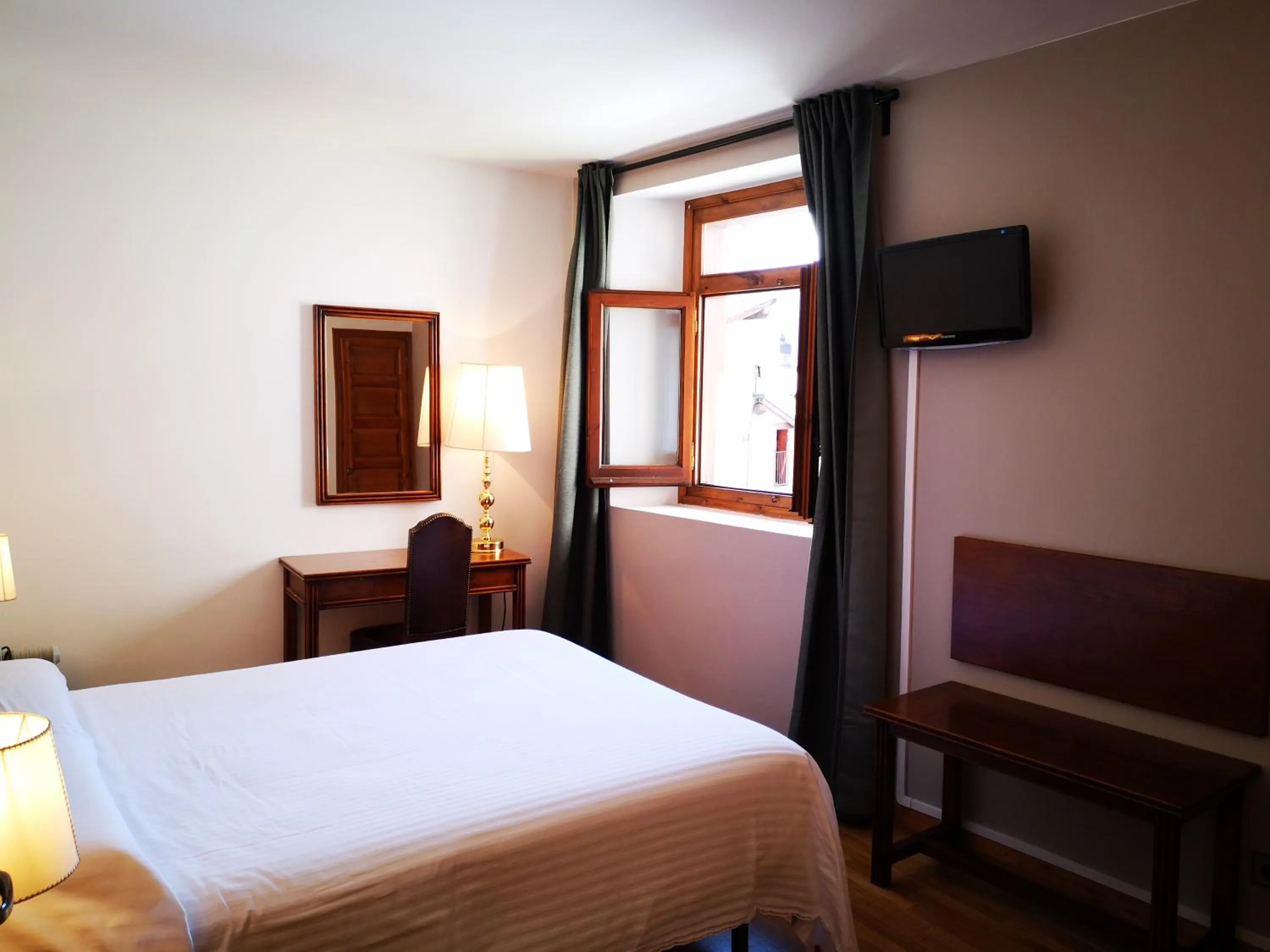 Photo of the whole room, Bed in Hotel Santa Bàrbara De La Vall D'ordino