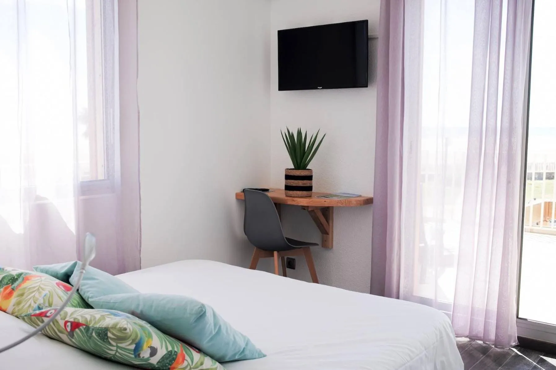 Deluxe Room in Sunrise Beach Hotel