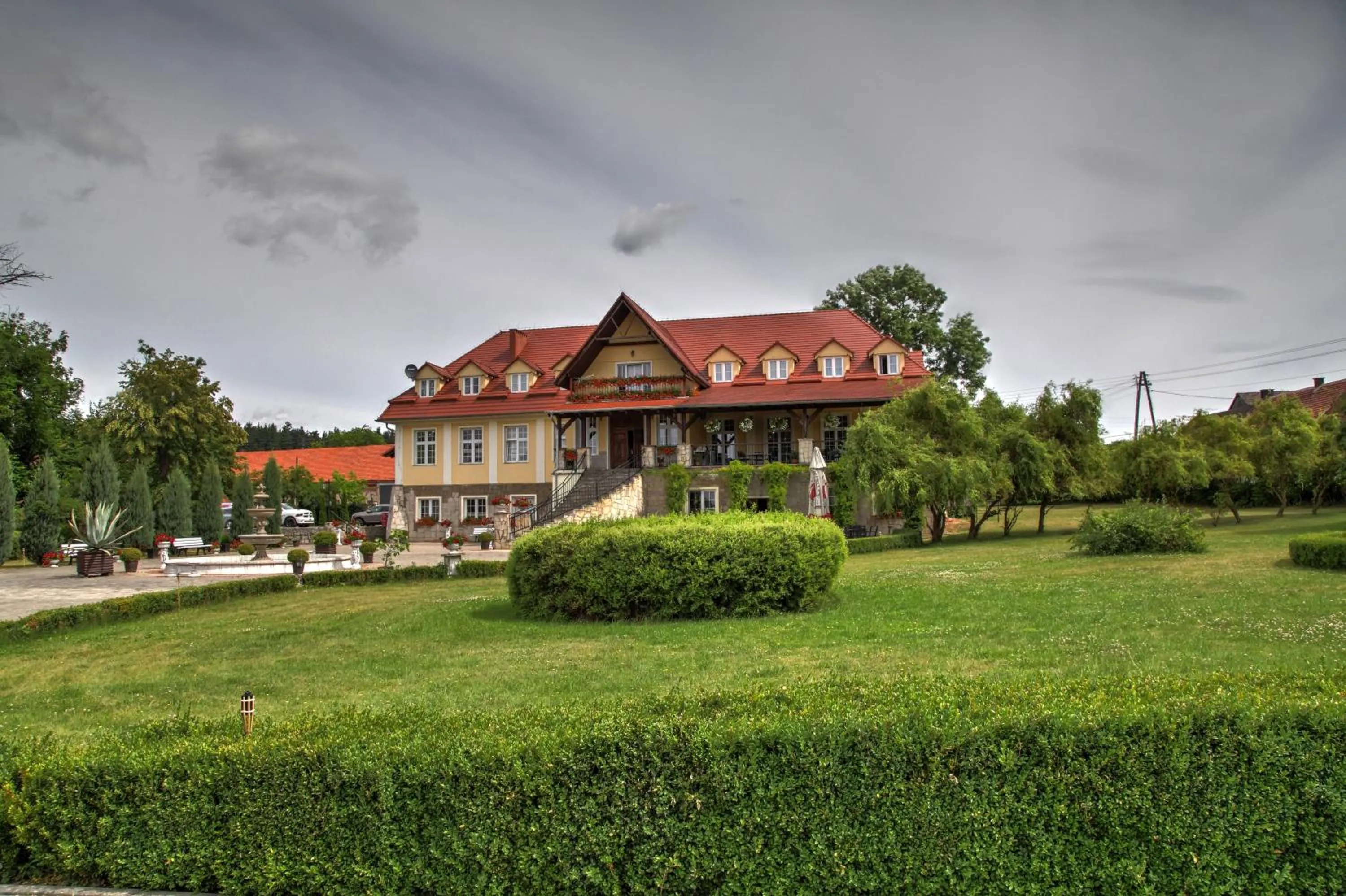 Property building in Zespół Pałacowo-Parkowy Bądzów