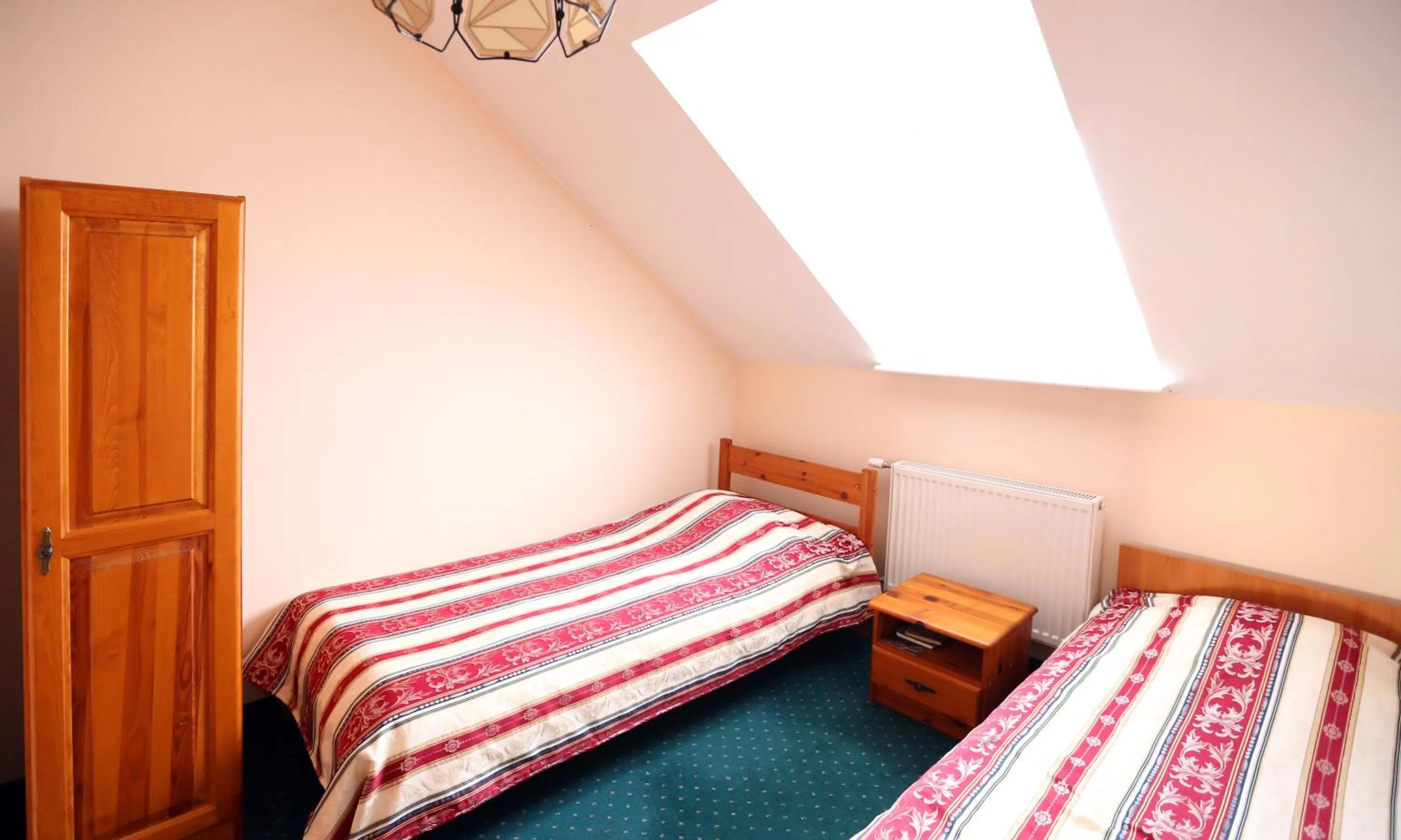 Bed in Zespół Pałacowo-Parkowy Bądzów
