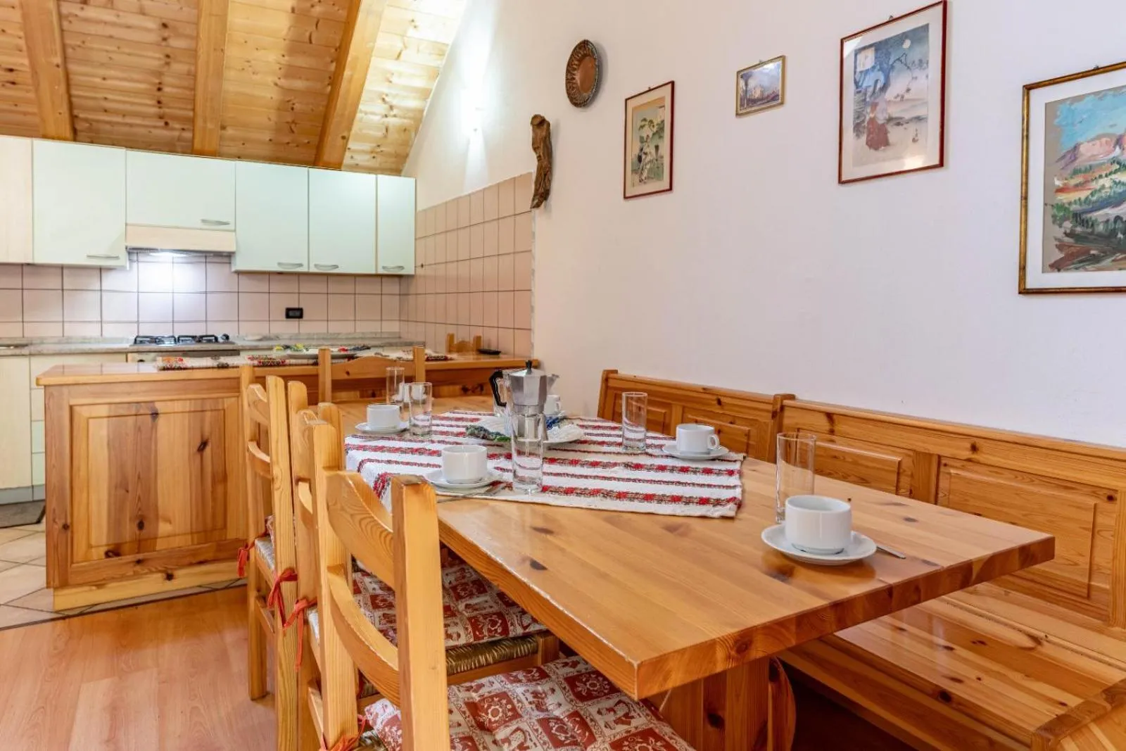 Kitchen or kitchenette in Chalet Musiera