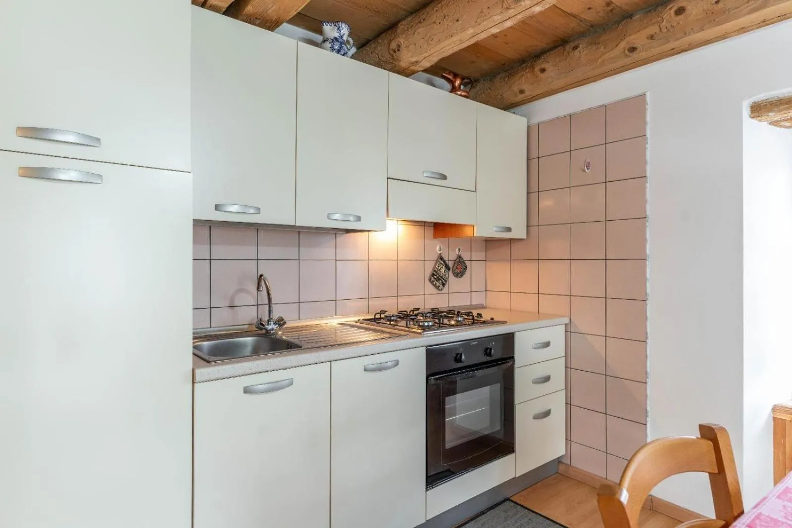 Kitchen or kitchenette in Chalet Musiera