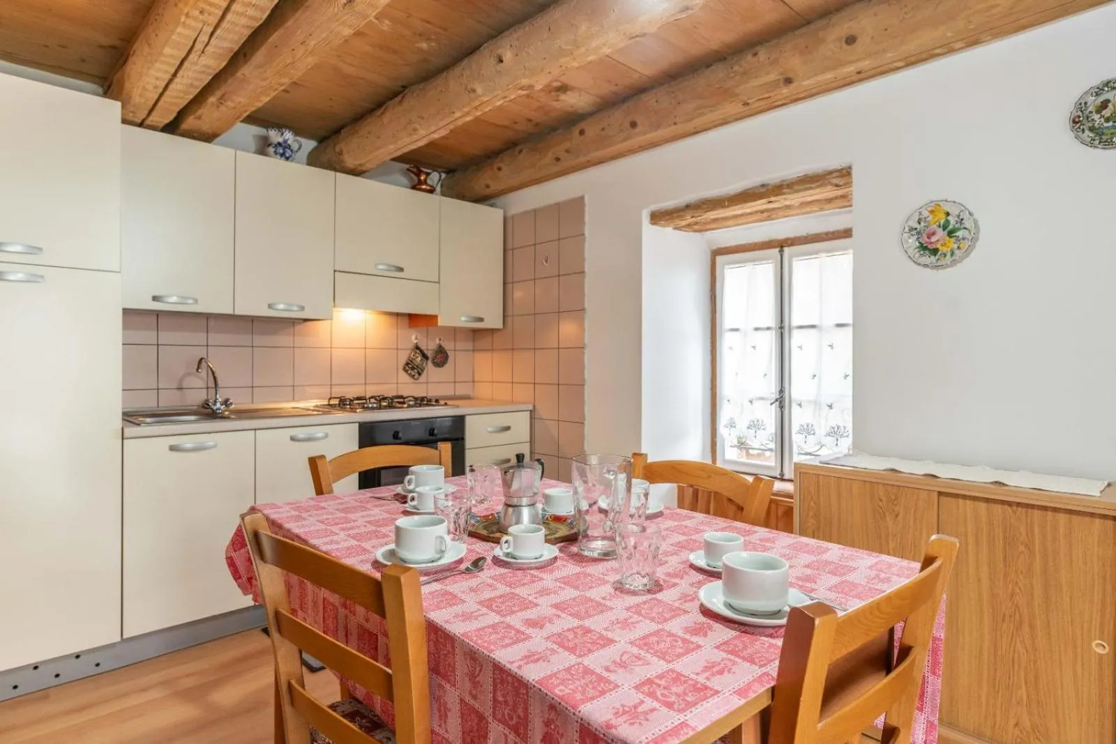 Kitchen or kitchenette in Chalet Musiera