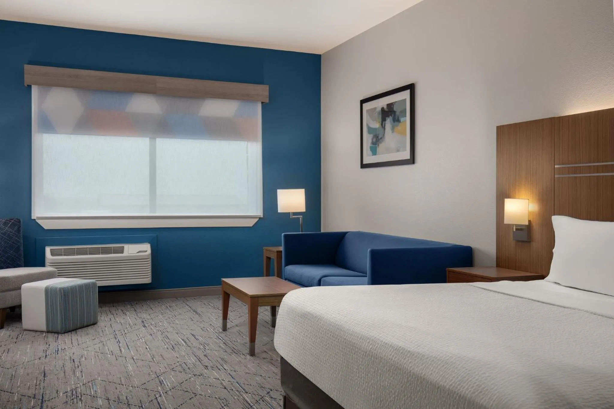 Photo of the whole room, Bed in Holiday Inn Express & Suites - Dripping Springs - Austin Area by IHG