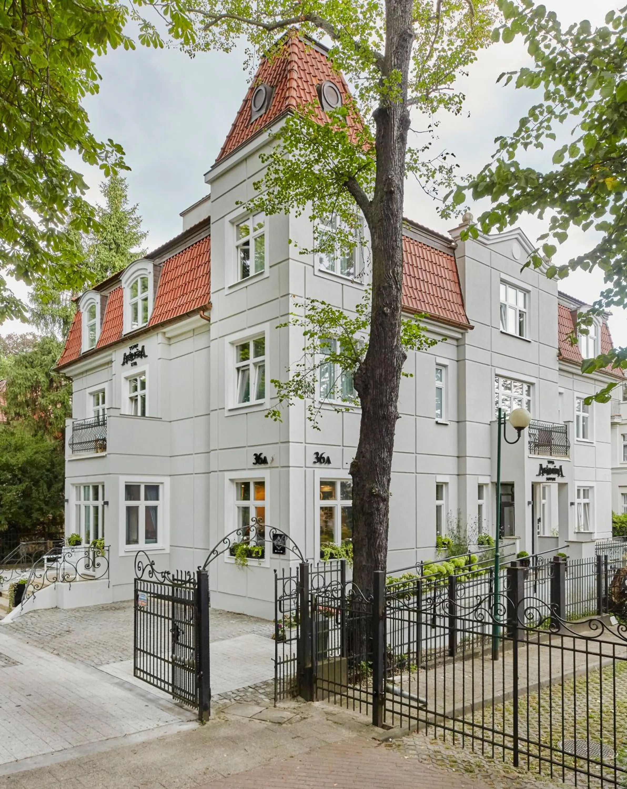 Property building in Villa Antonina