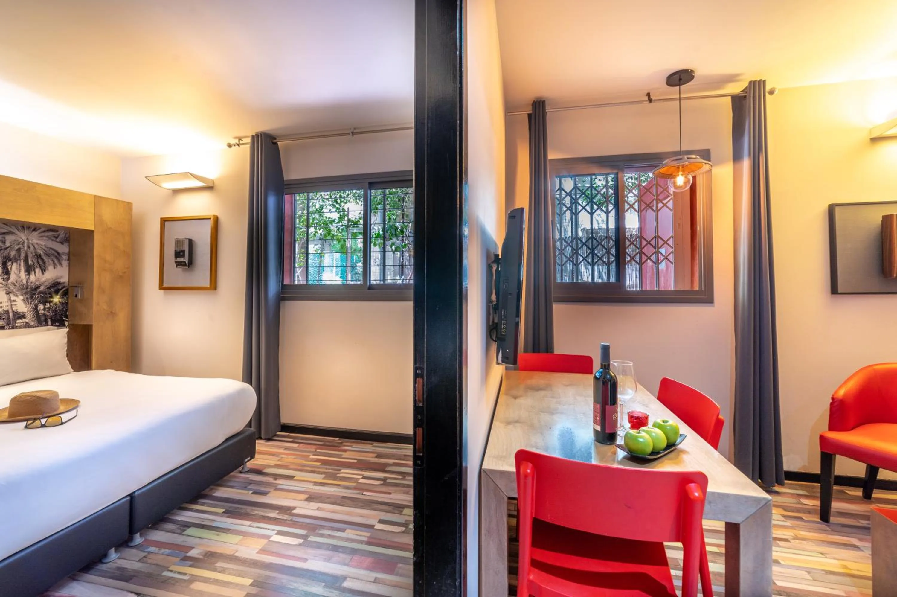 Living room, Bed in Ben Yehuda Apartments