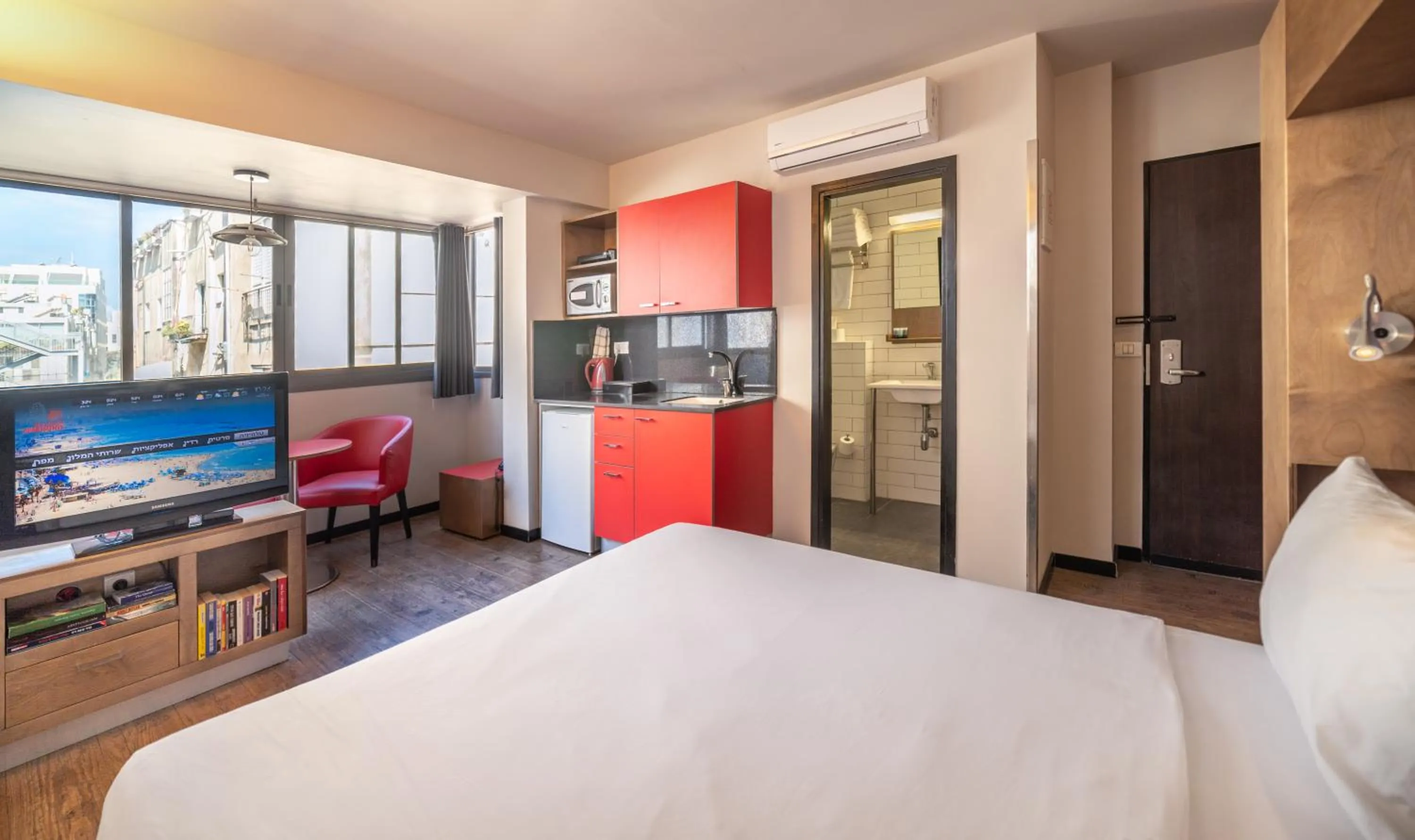 Photo of the whole room, Bed in Ben Yehuda Apartments