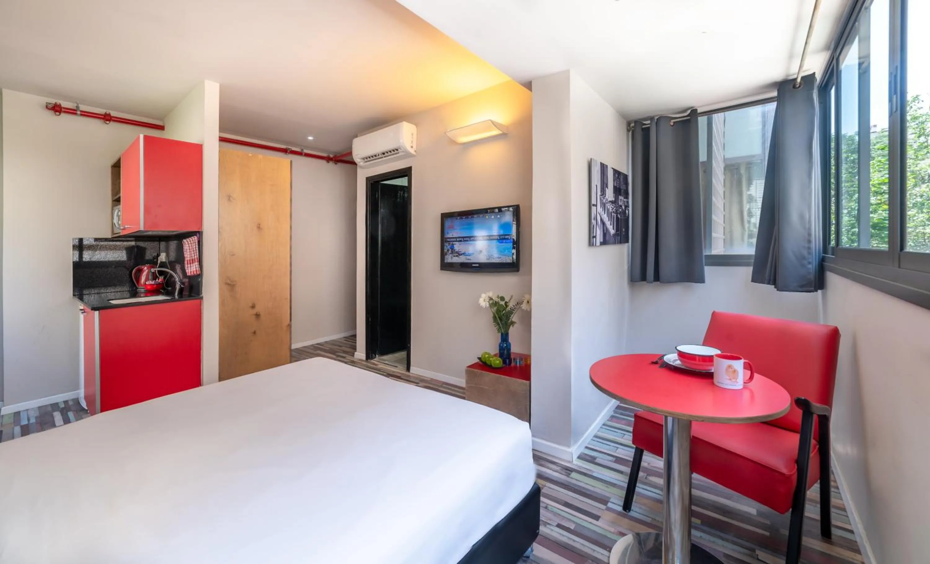 Photo of the whole room, Bed in Ben Yehuda Apartments