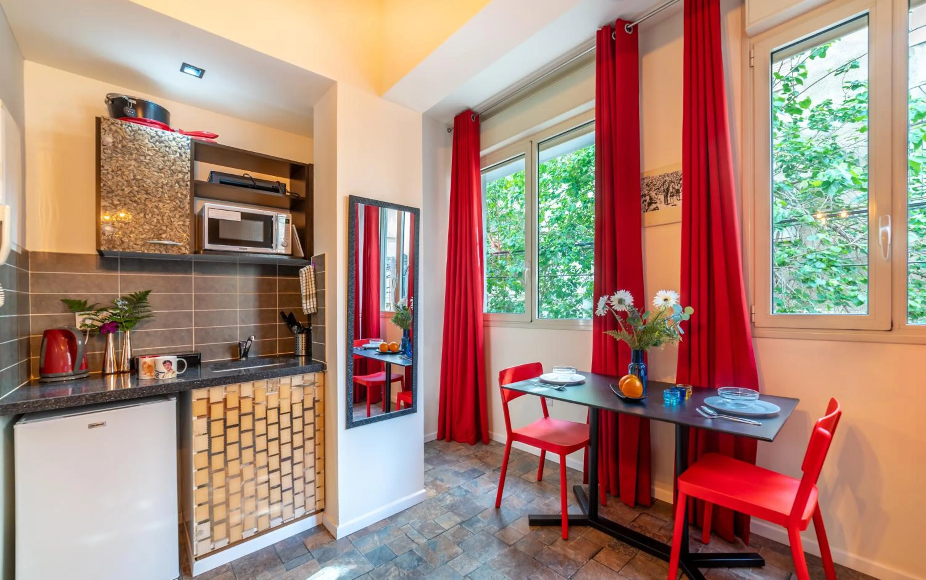 Living room in Ben Yehuda Apartments