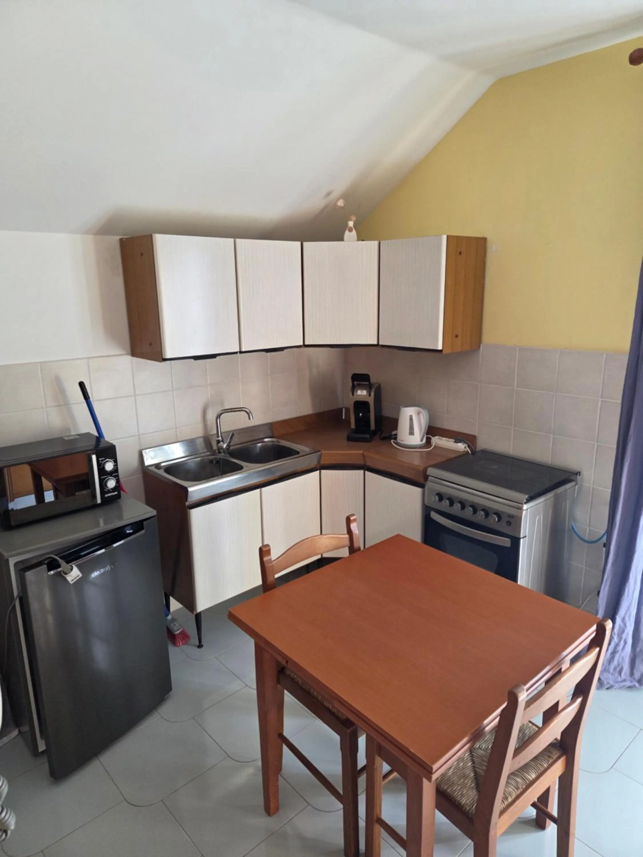 Kitchen or kitchenette in Kairos B&B