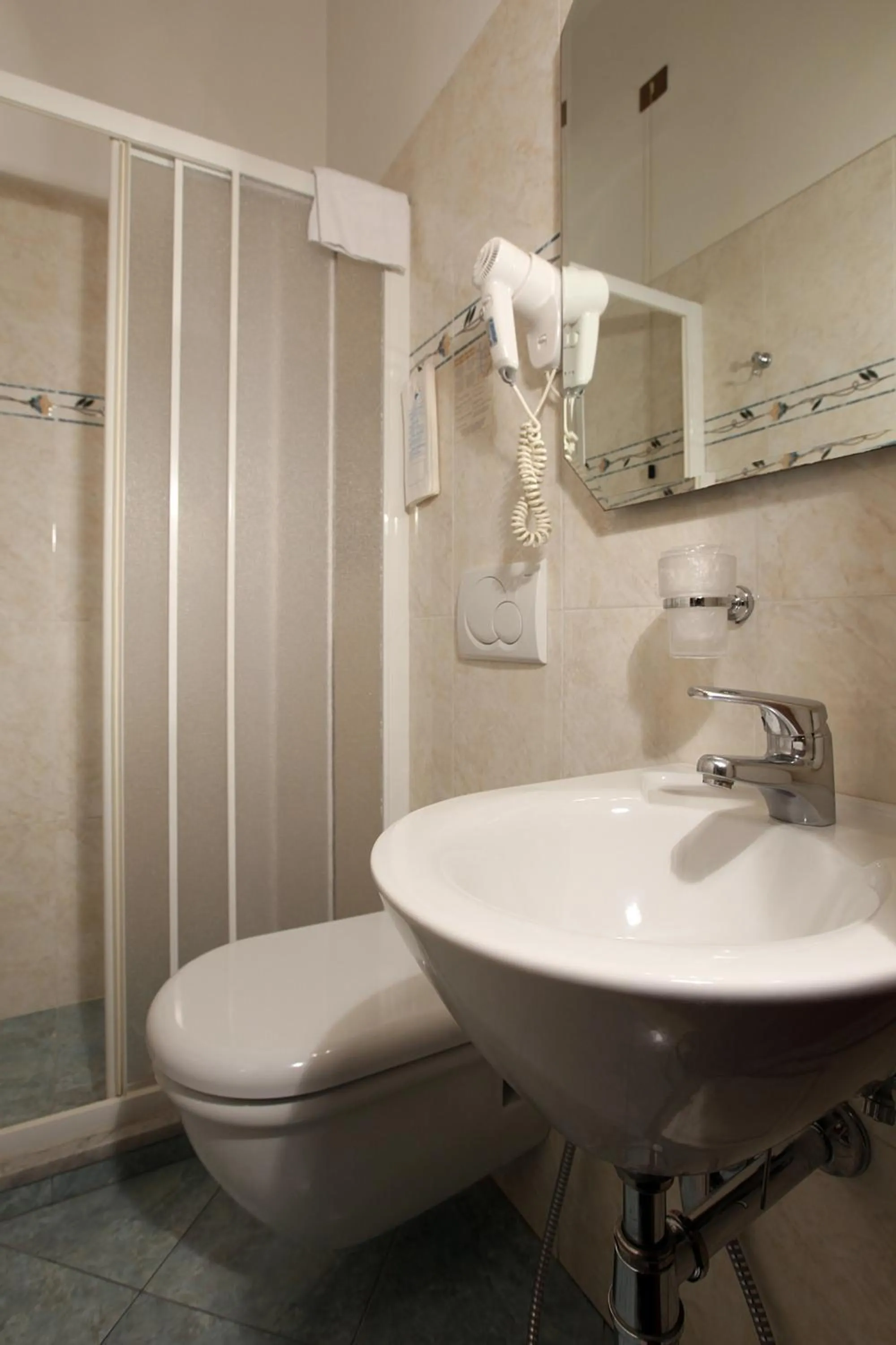 Shower in Hotel Bologna