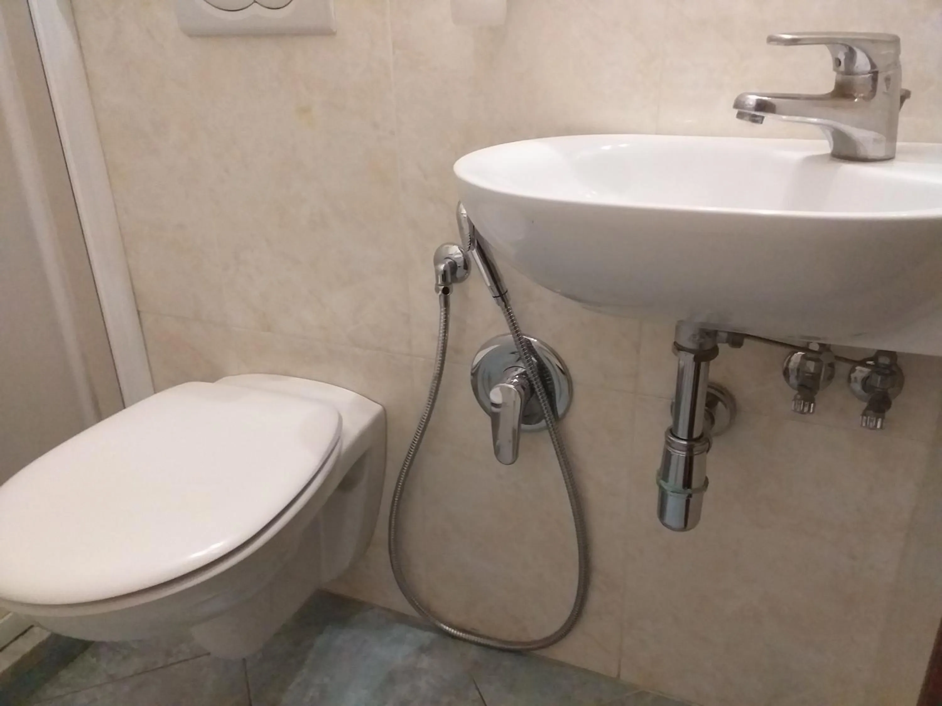 Bathroom in Hotel Bologna