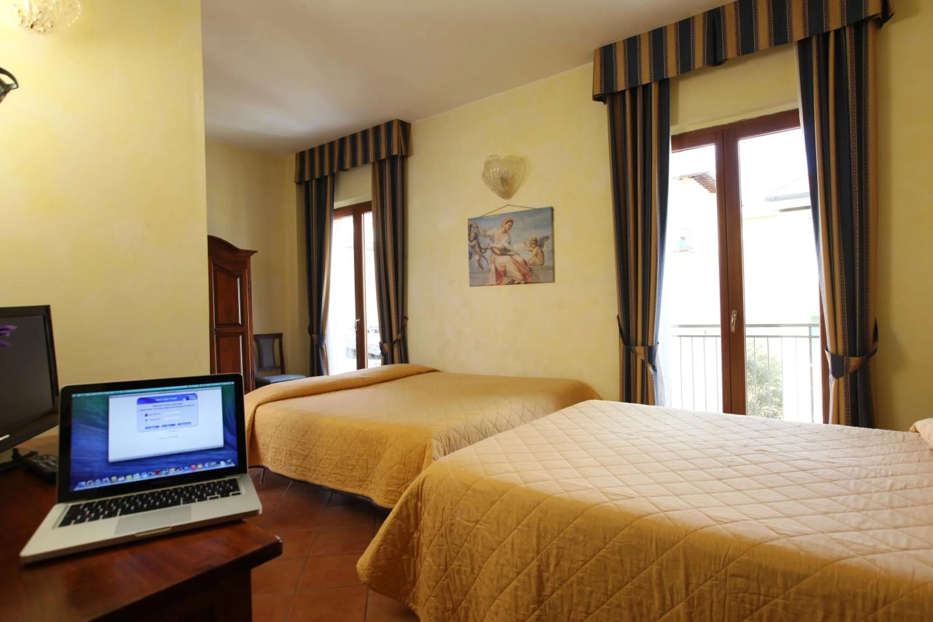 TV and multimedia, Bed in Hotel Bologna