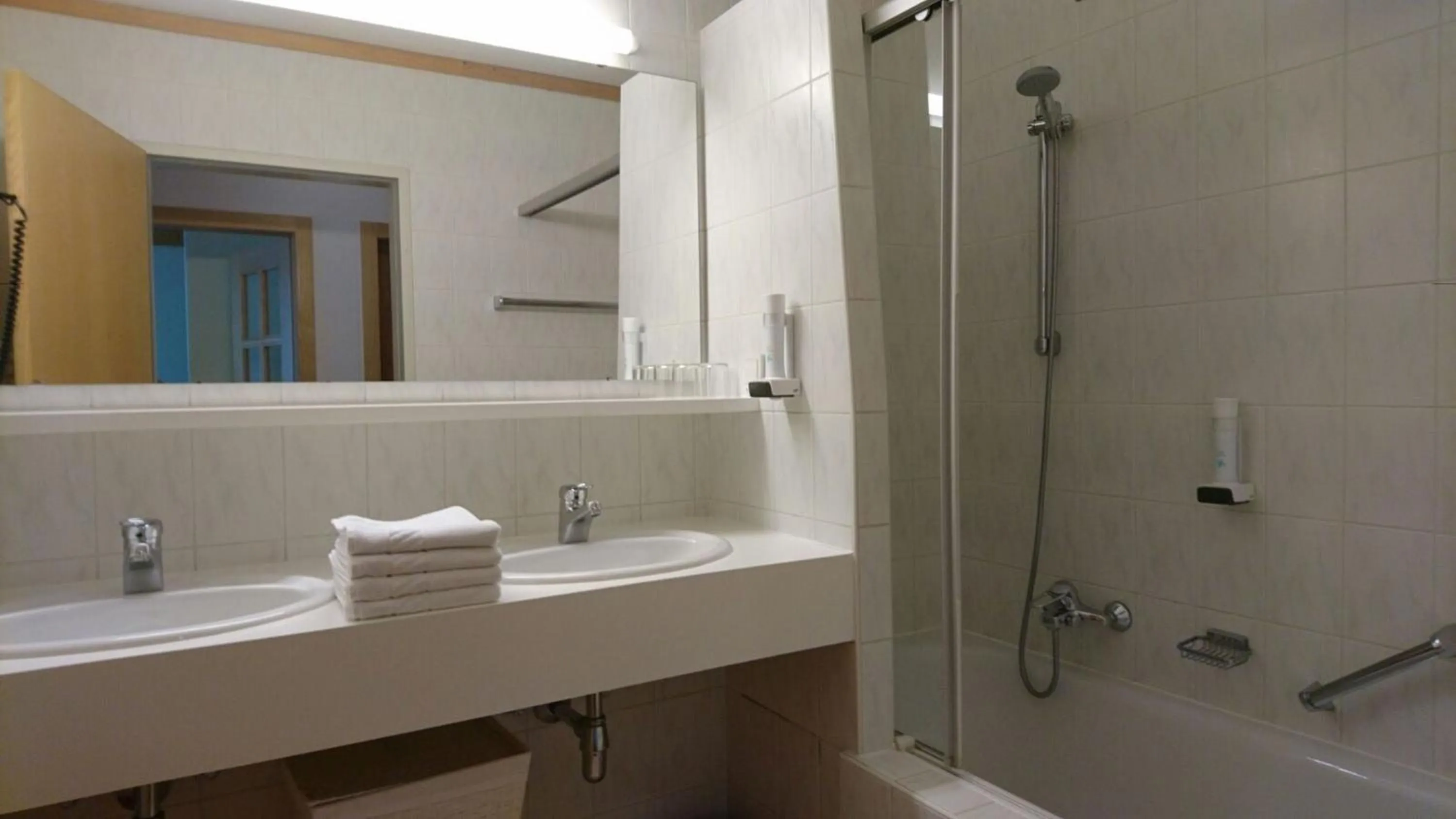 Bathroom in Appartementhotel Hechenberg