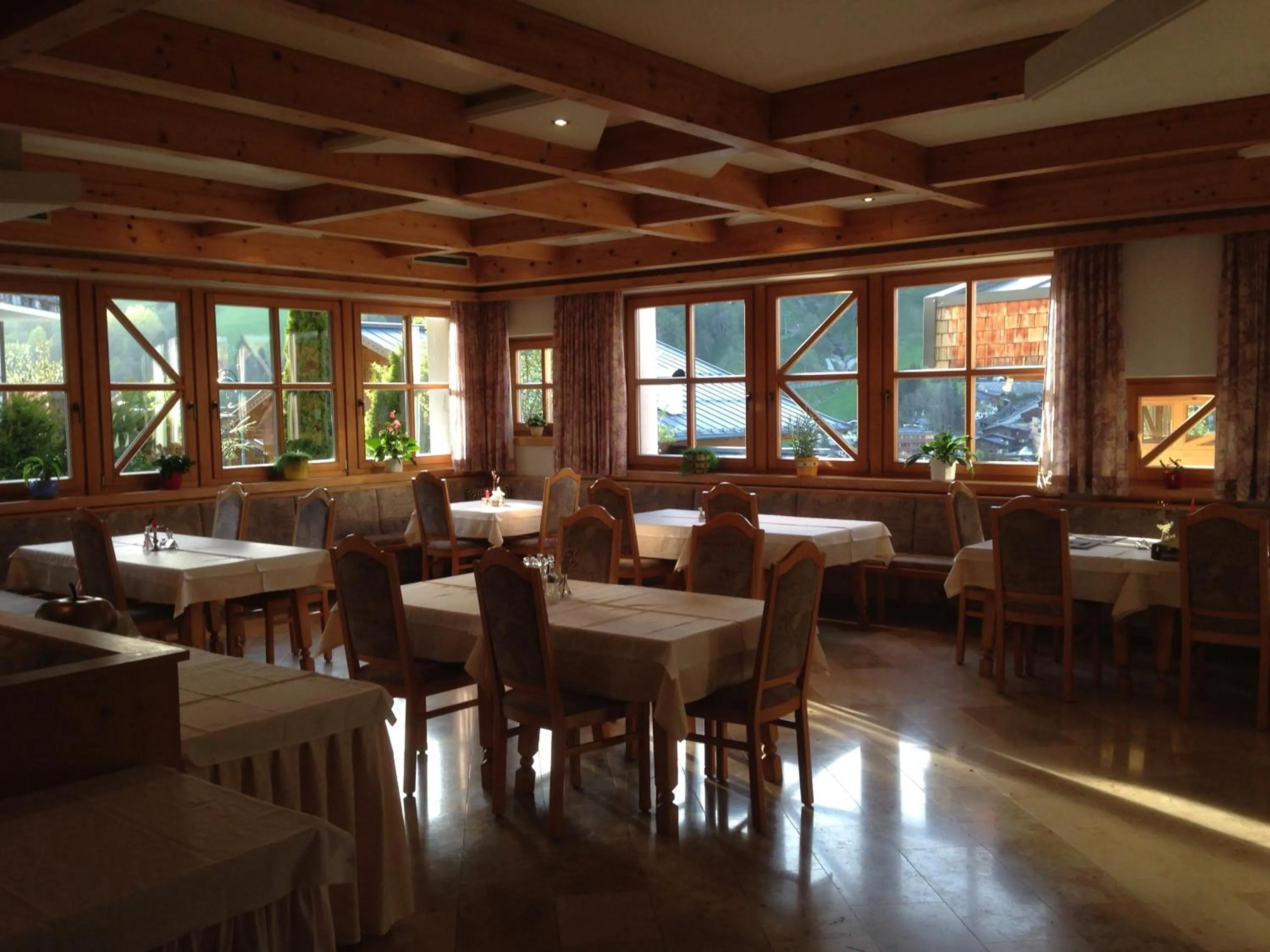 Restaurant/places to eat in Appartementhotel Hechenberg