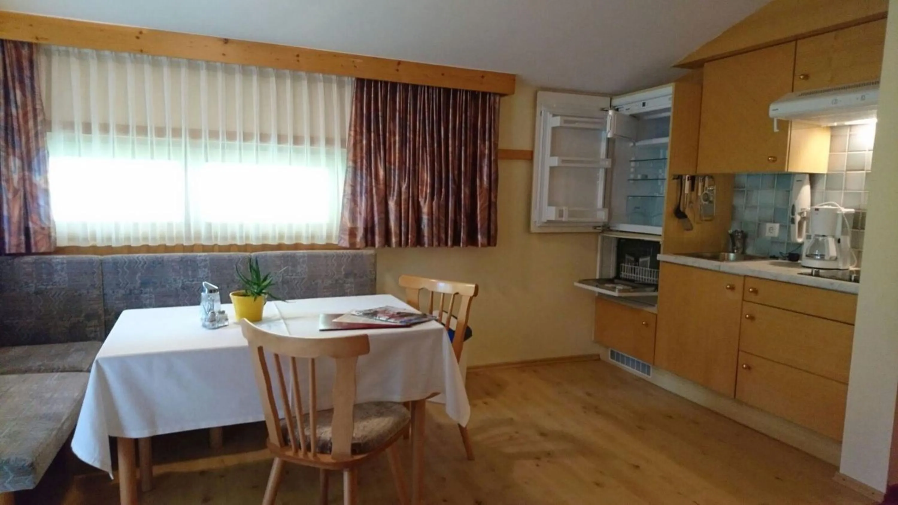 Kitchen or kitchenette in Appartementhotel Hechenberg