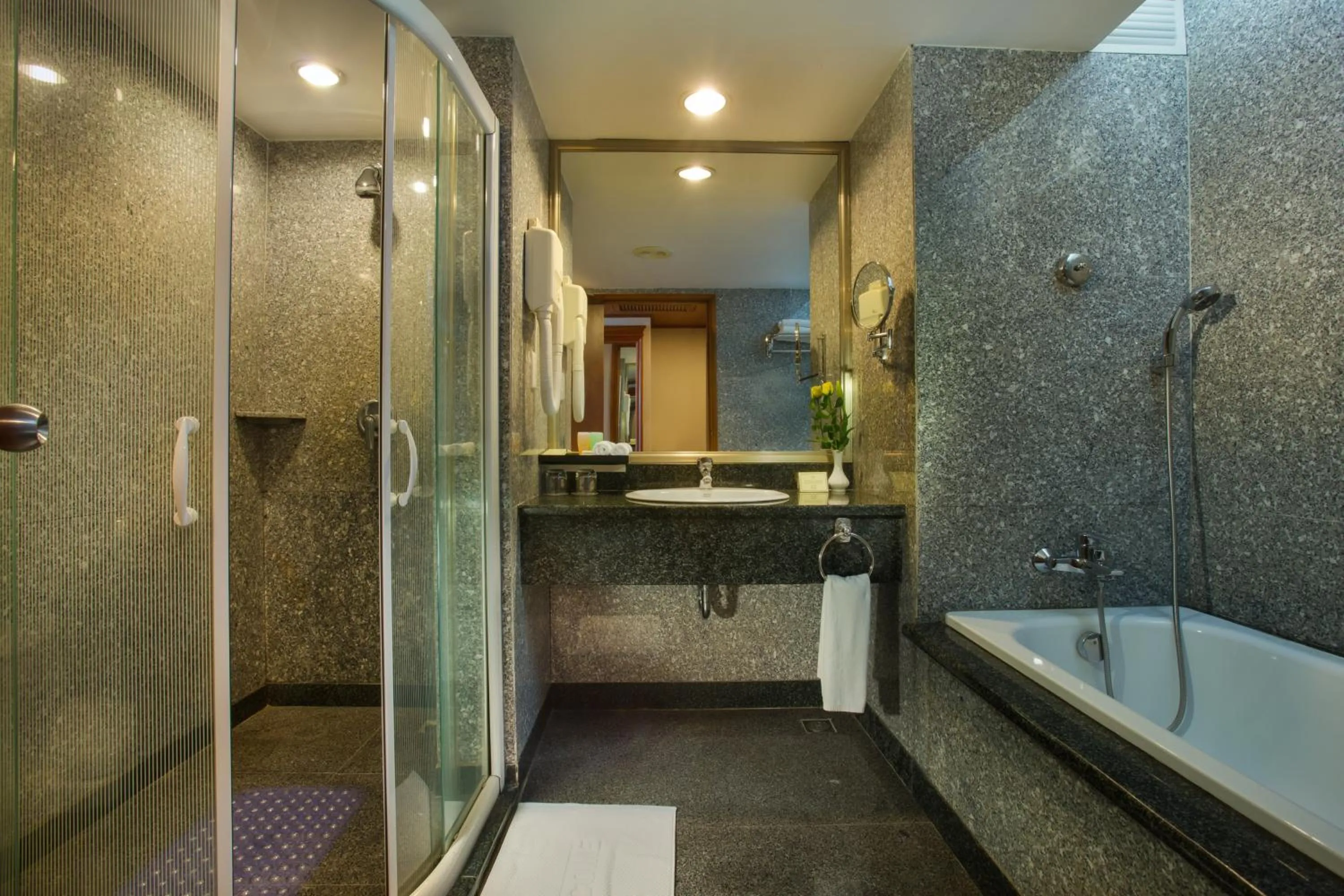 Shower in Halong Plaza Hotel