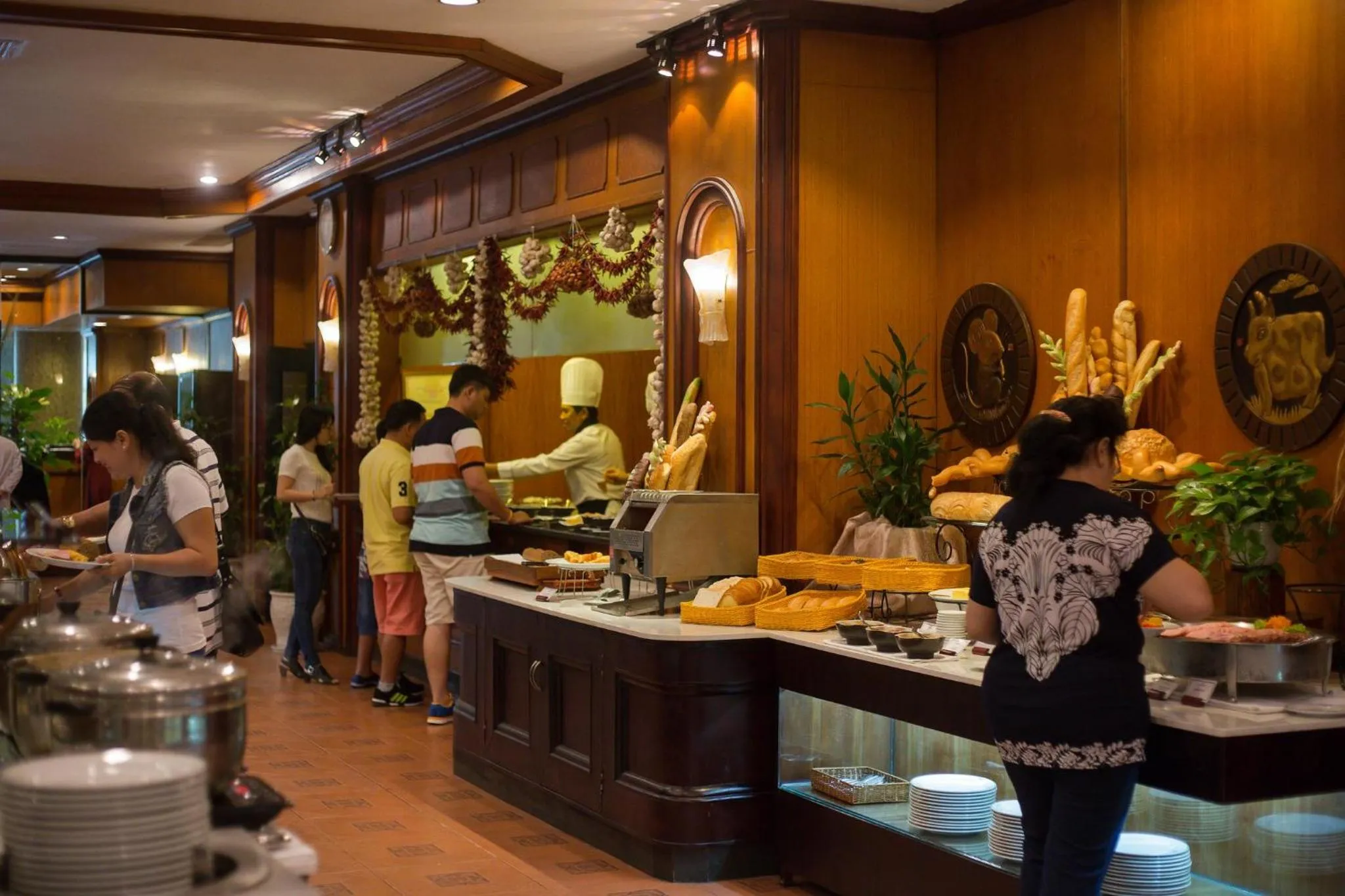 Restaurant/places to eat in Halong Plaza Hotel