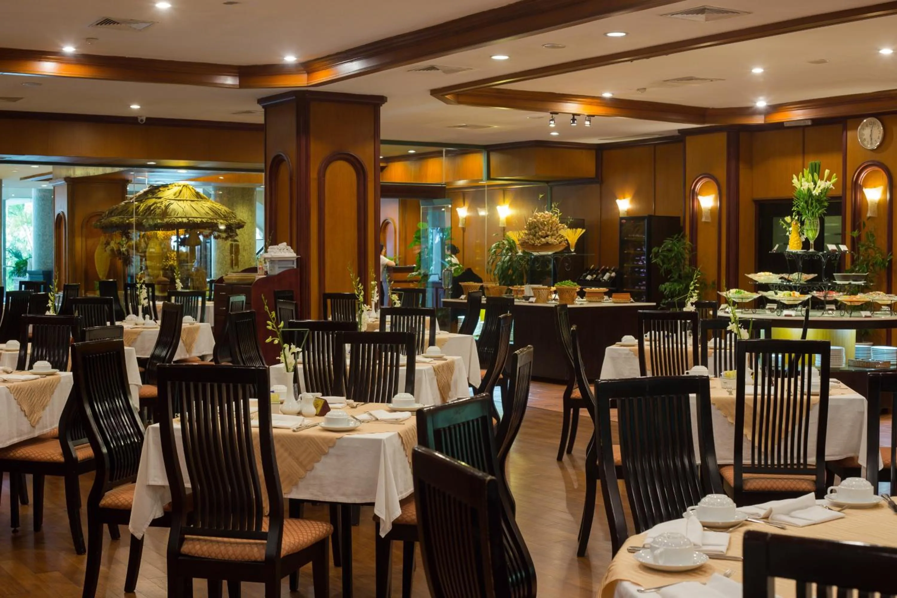 Restaurant/places to eat in Halong Plaza Hotel