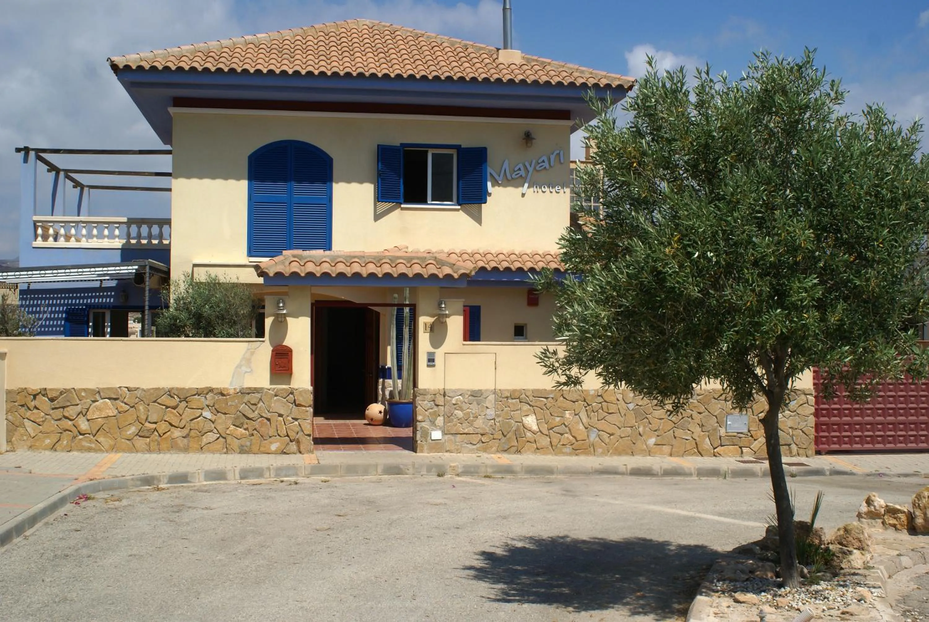 Facade/entrance in Hotel Mayarí Boutique Hotel