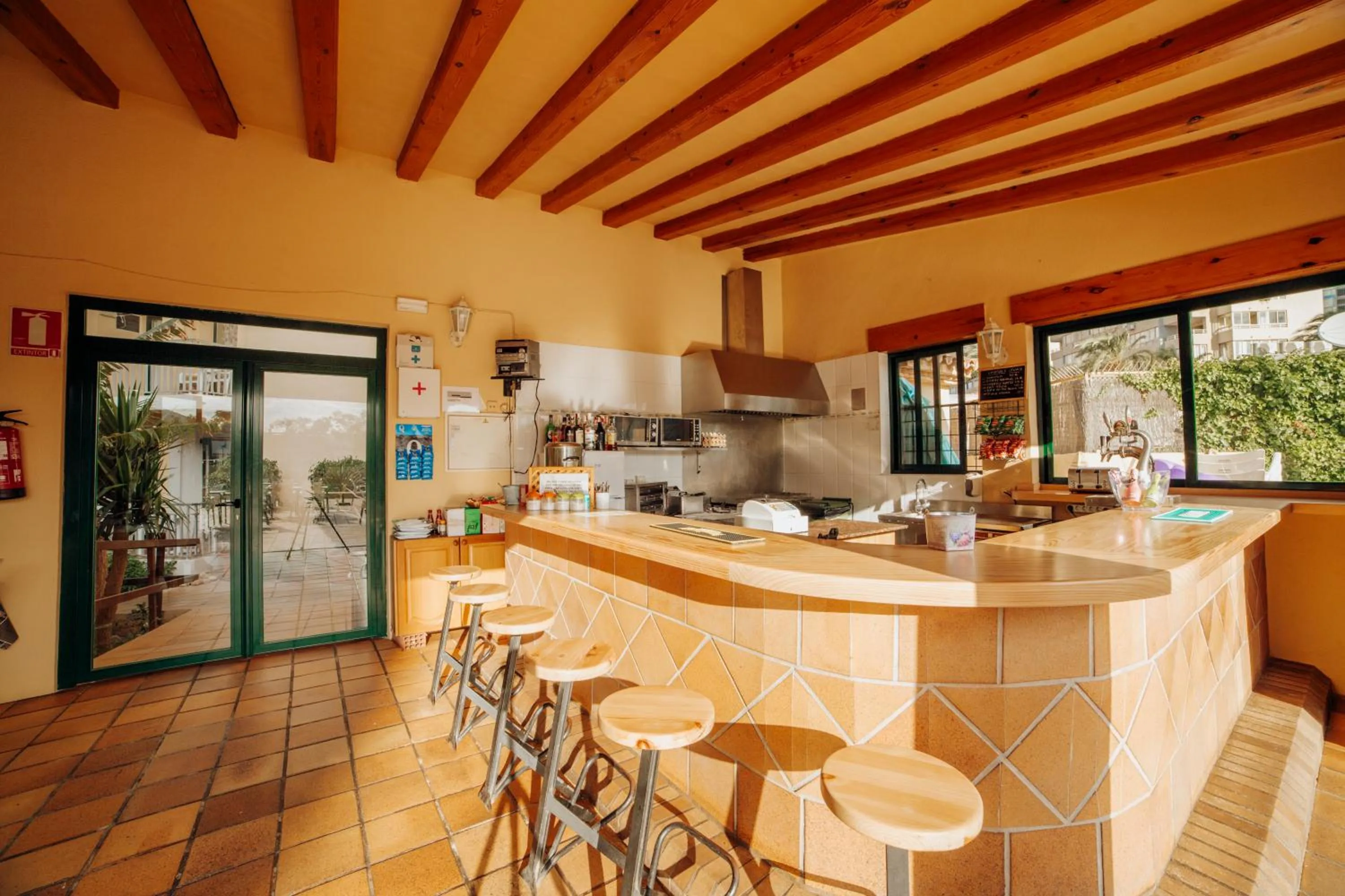 Lounge or bar in Apartamentos Palm Court