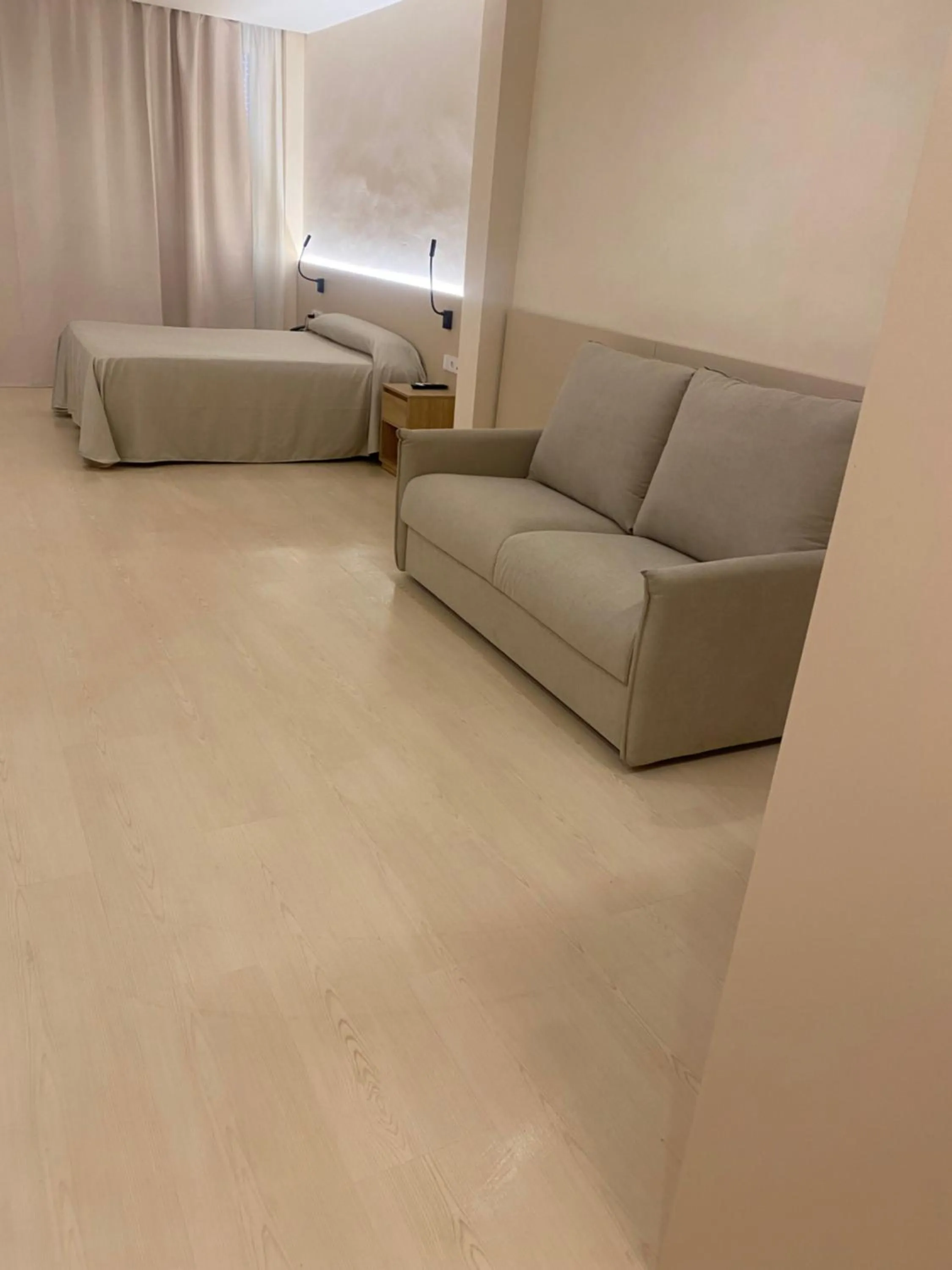 Photo of the whole room in El Globo