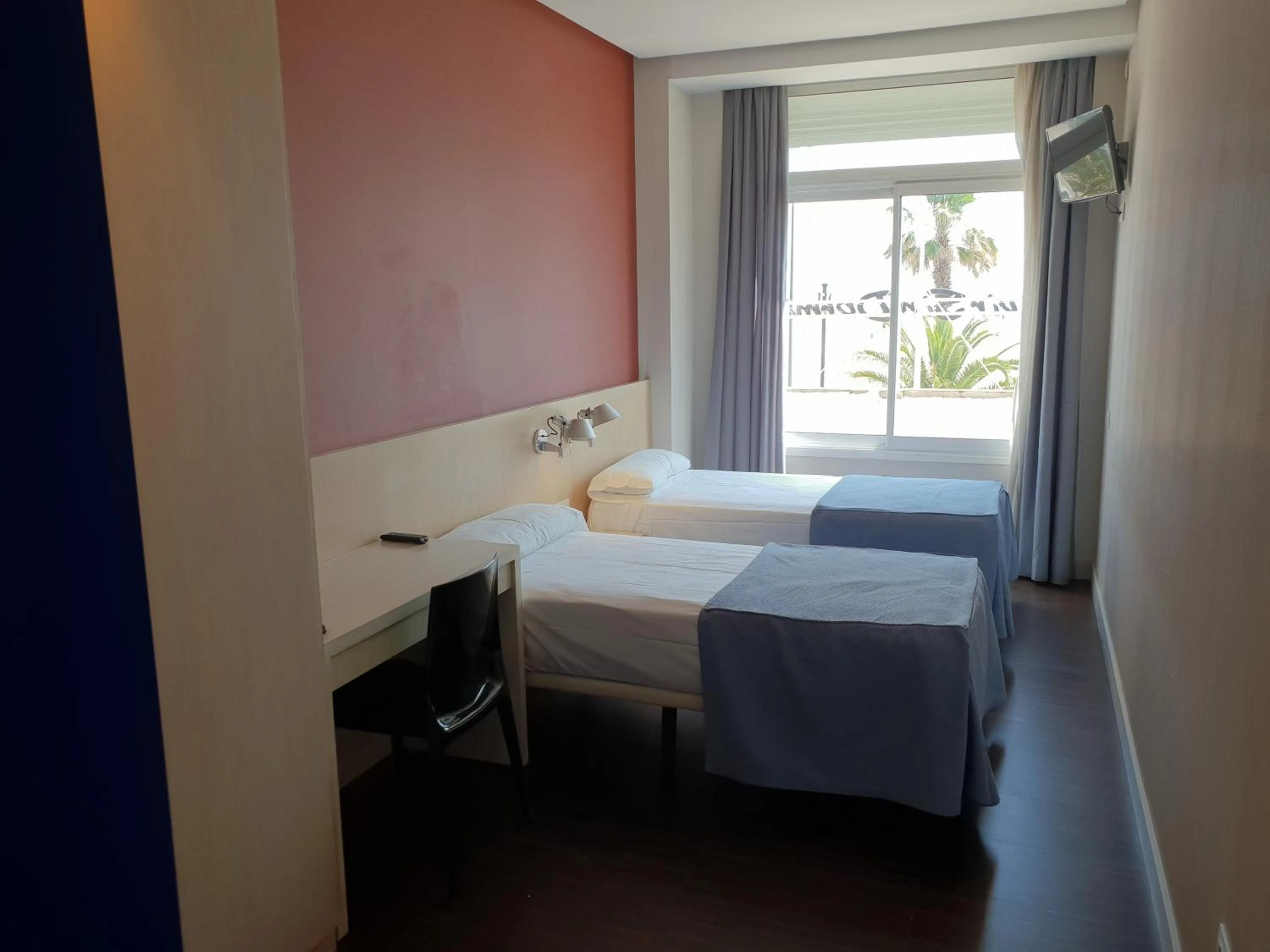 Photo of the whole room, Bed in El Globo