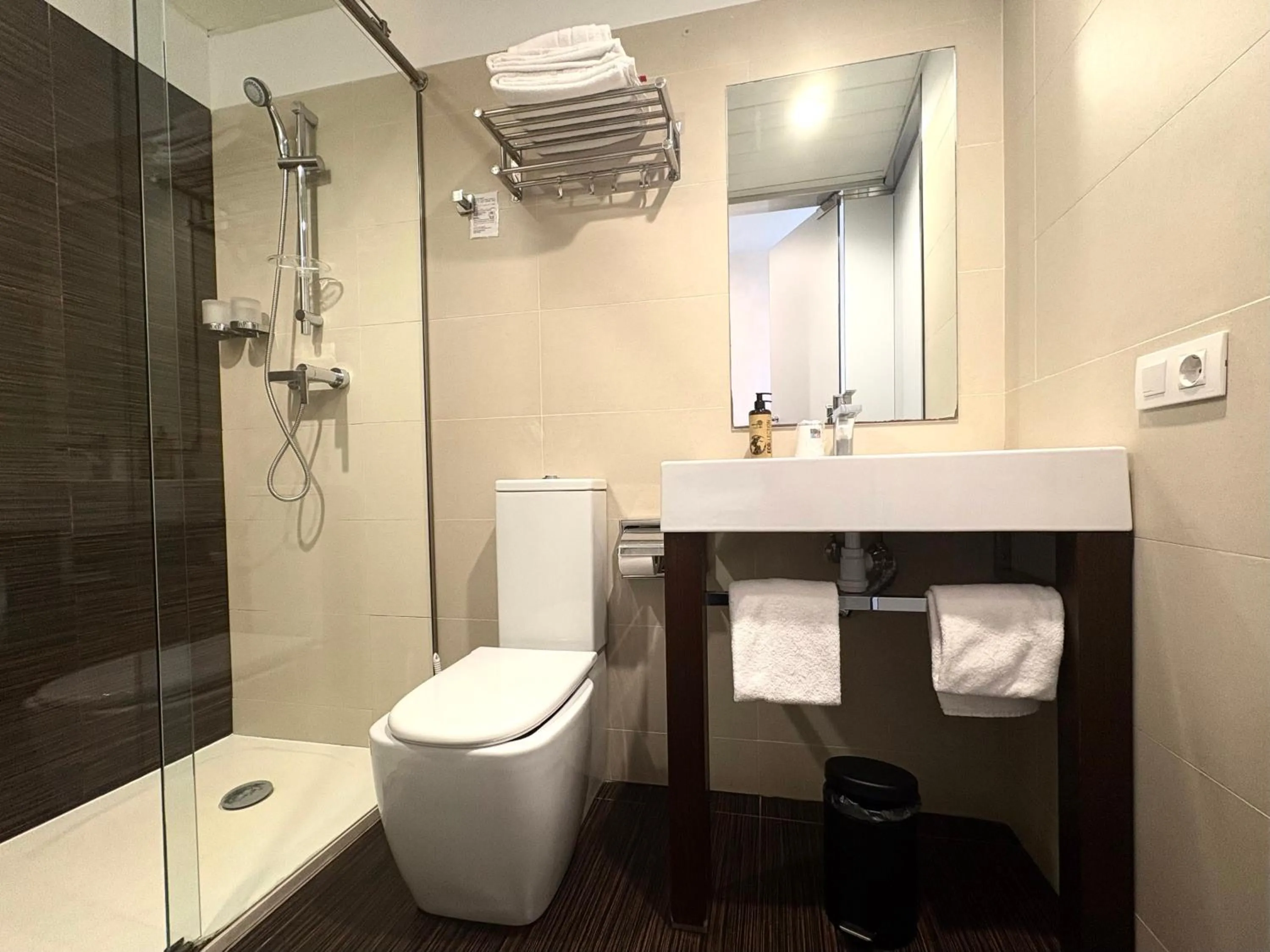 Bathroom in El Globo