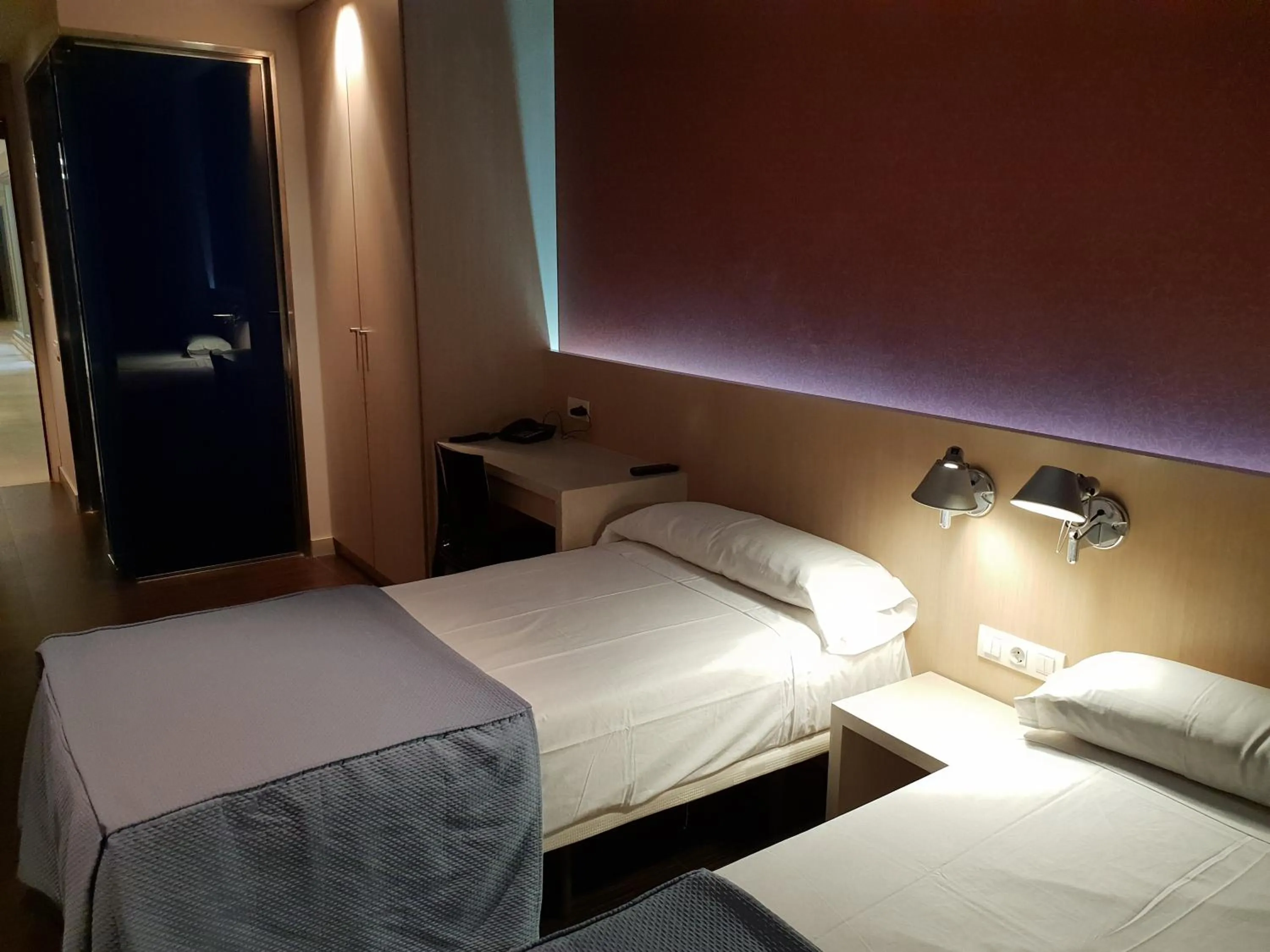 Photo of the whole room, Bed in El Globo