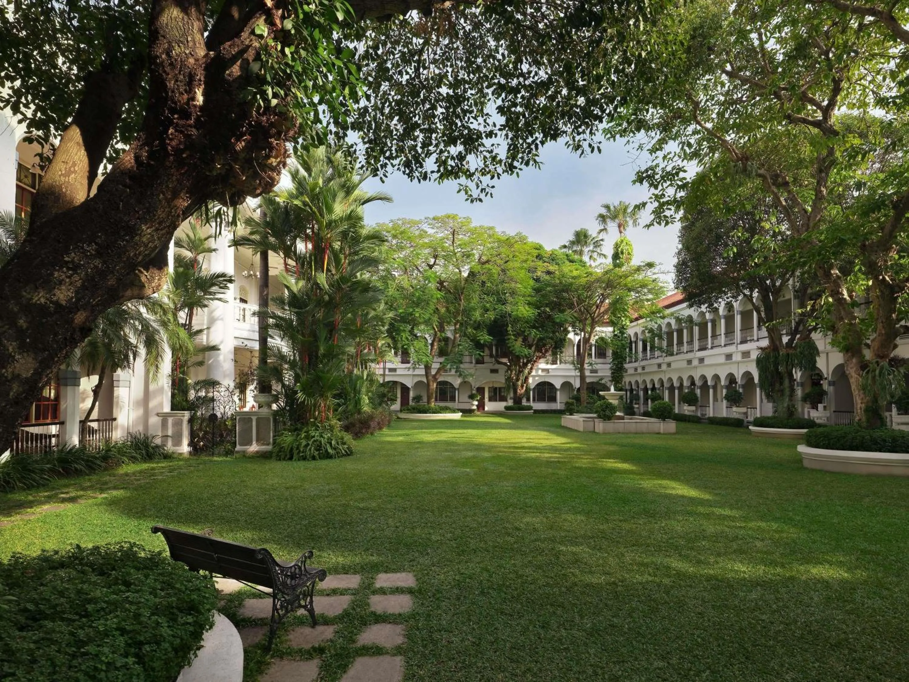 Bedroom in Hotel Majapahit Surabaya MGallery