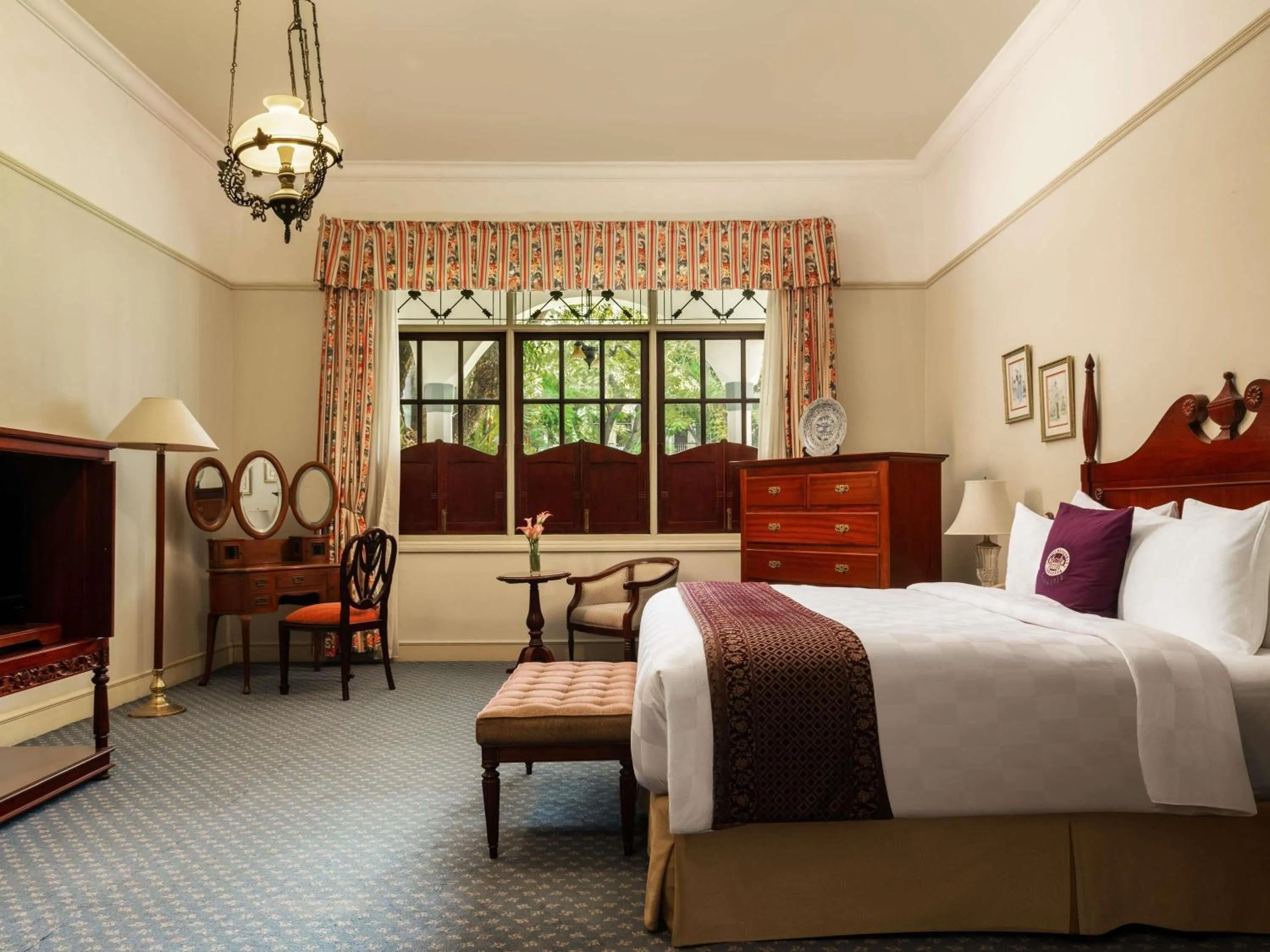 Bedroom, Bed in Hotel Majapahit Surabaya MGallery