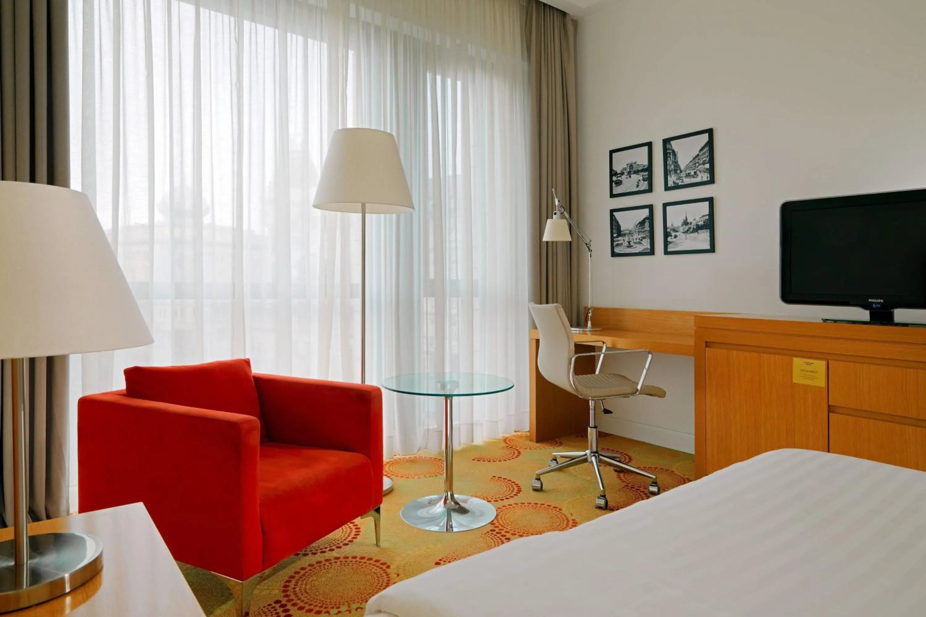Photo of the whole room, Bed in Courtyard by Marriott Budapest City Center