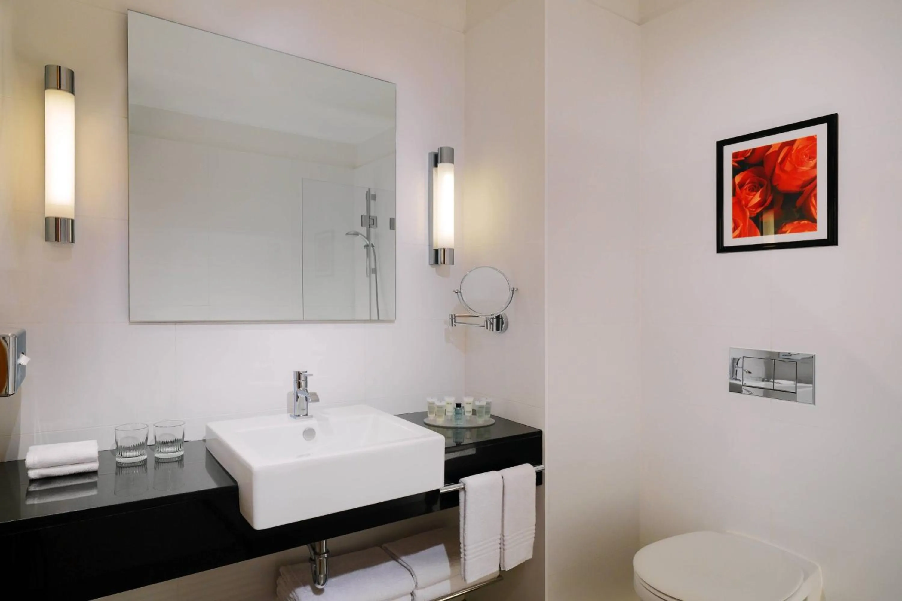 Bathroom in Courtyard by Marriott Budapest City Center