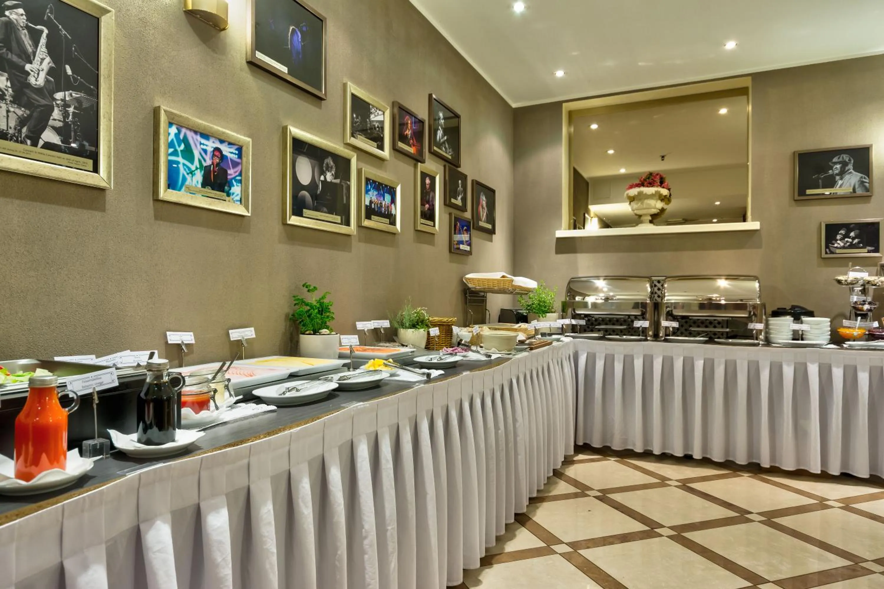 Restaurant/places to eat in My City Hotel