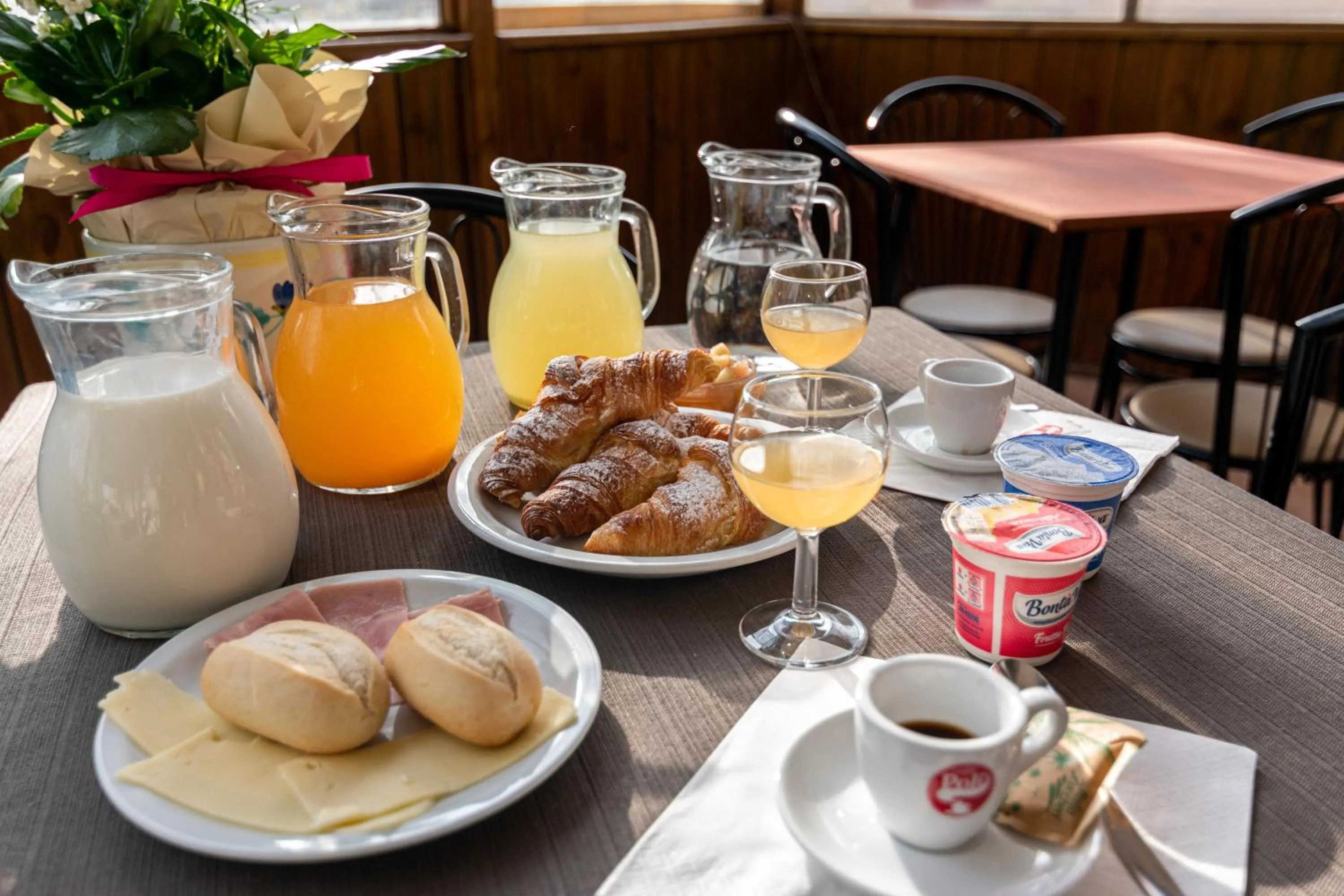 Breakfast in Hotel Lily