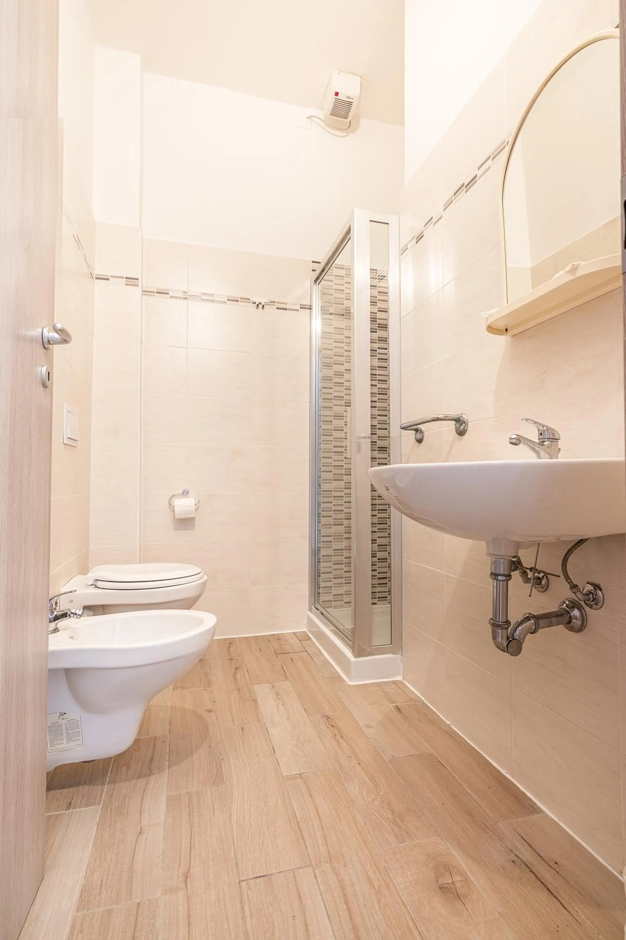 Shower in Hotel Lily