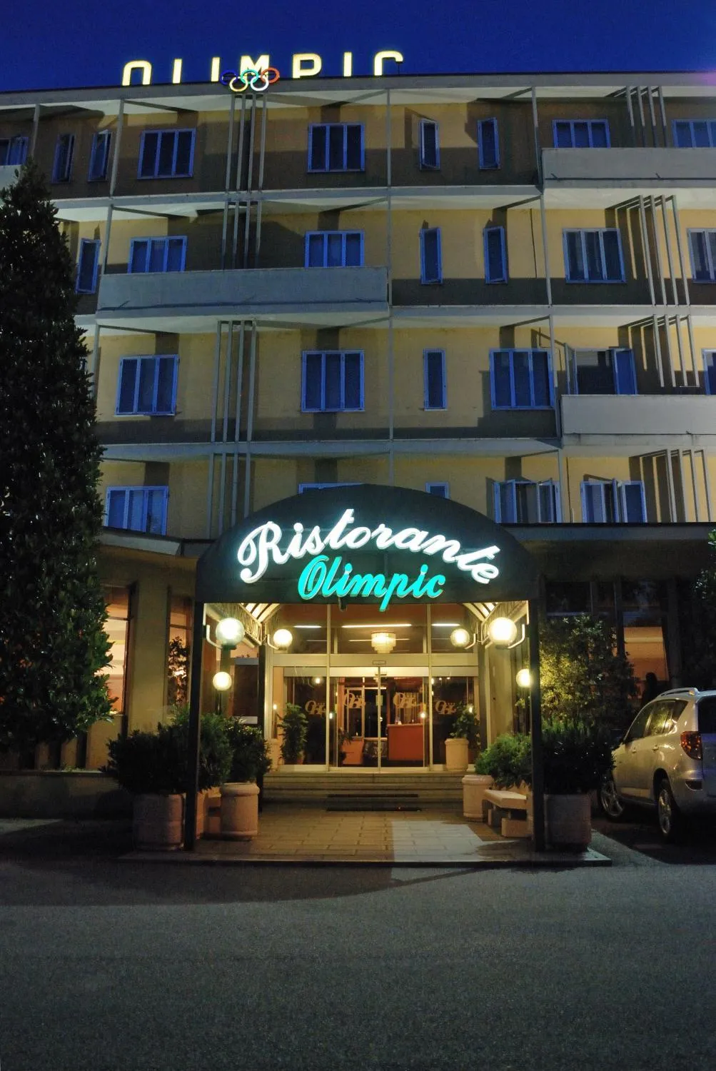 Facade/entrance in Hotel Olimpic
