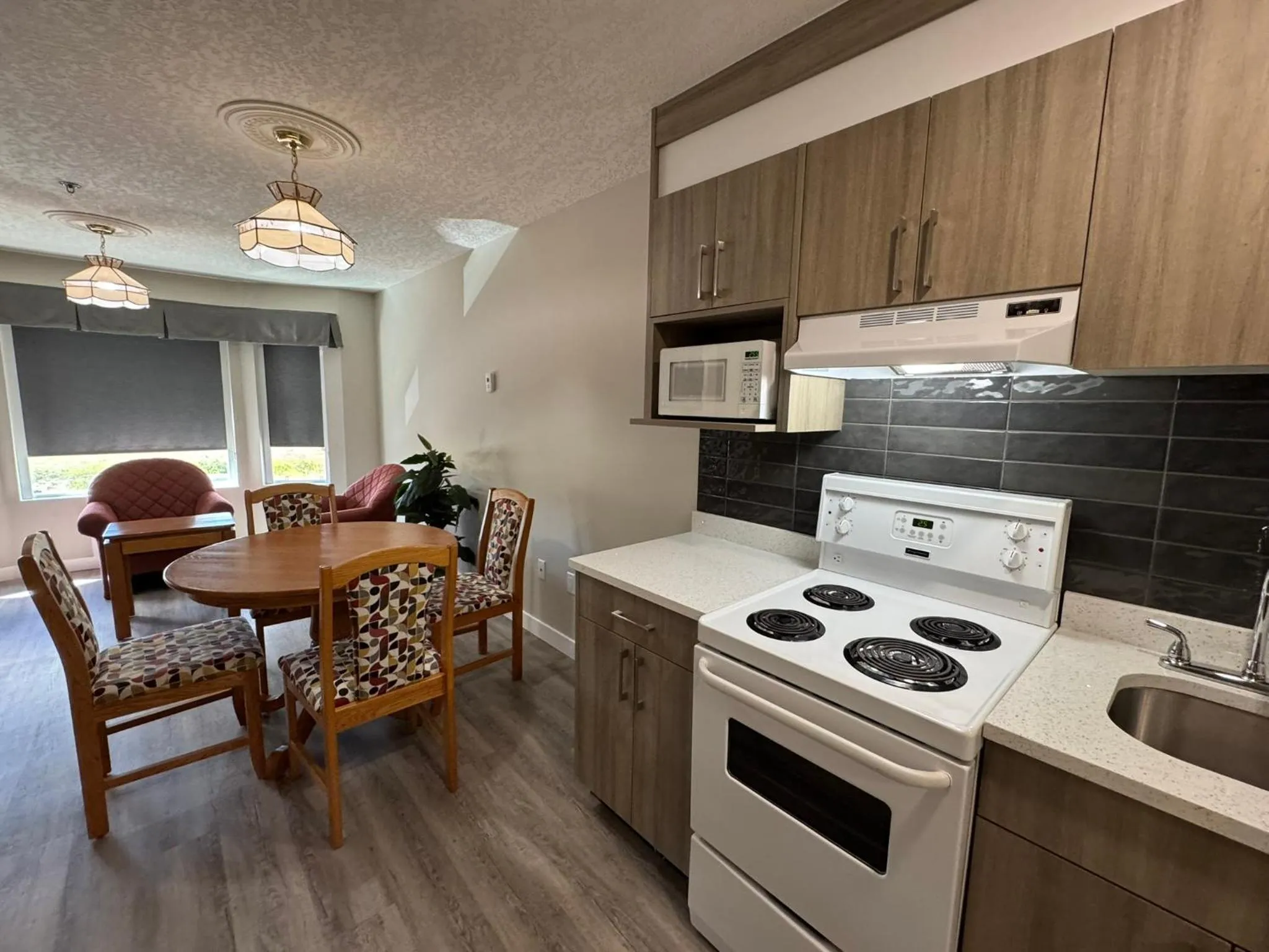 Kitchen or kitchenette in Western Budget Motel Leduc #3