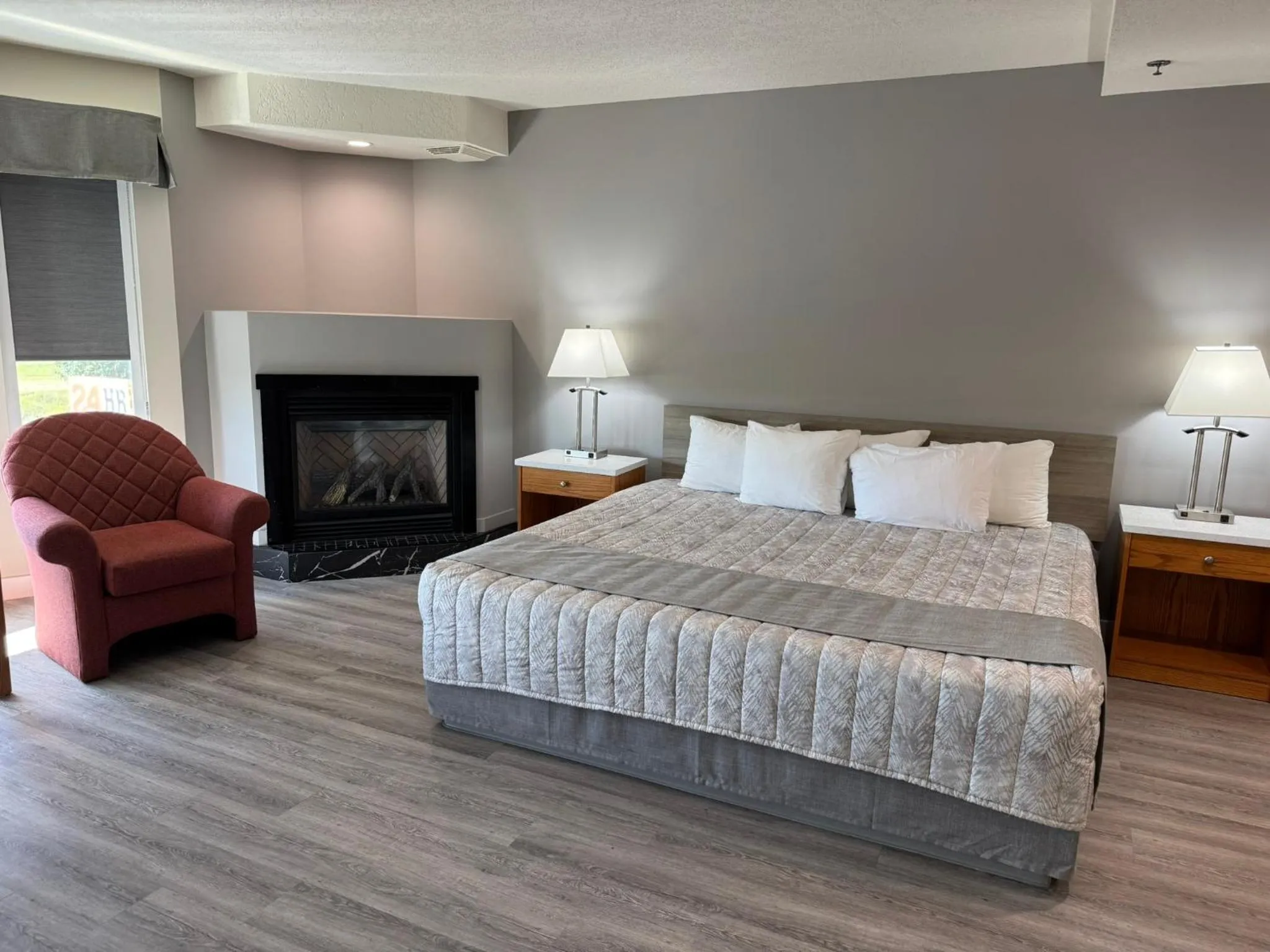 Bed in Western Budget Motel Leduc #3