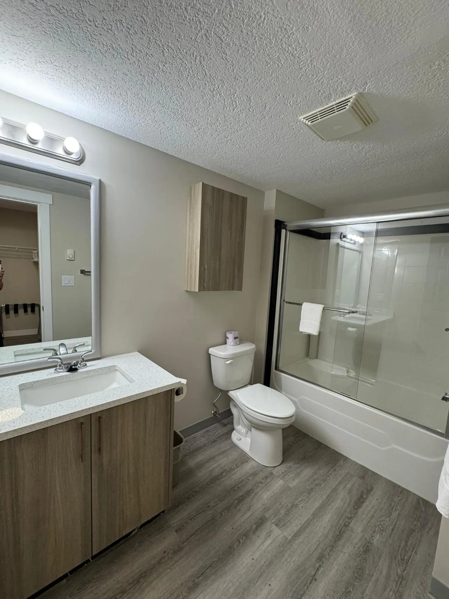 Shower in Western Budget Motel Leduc #3